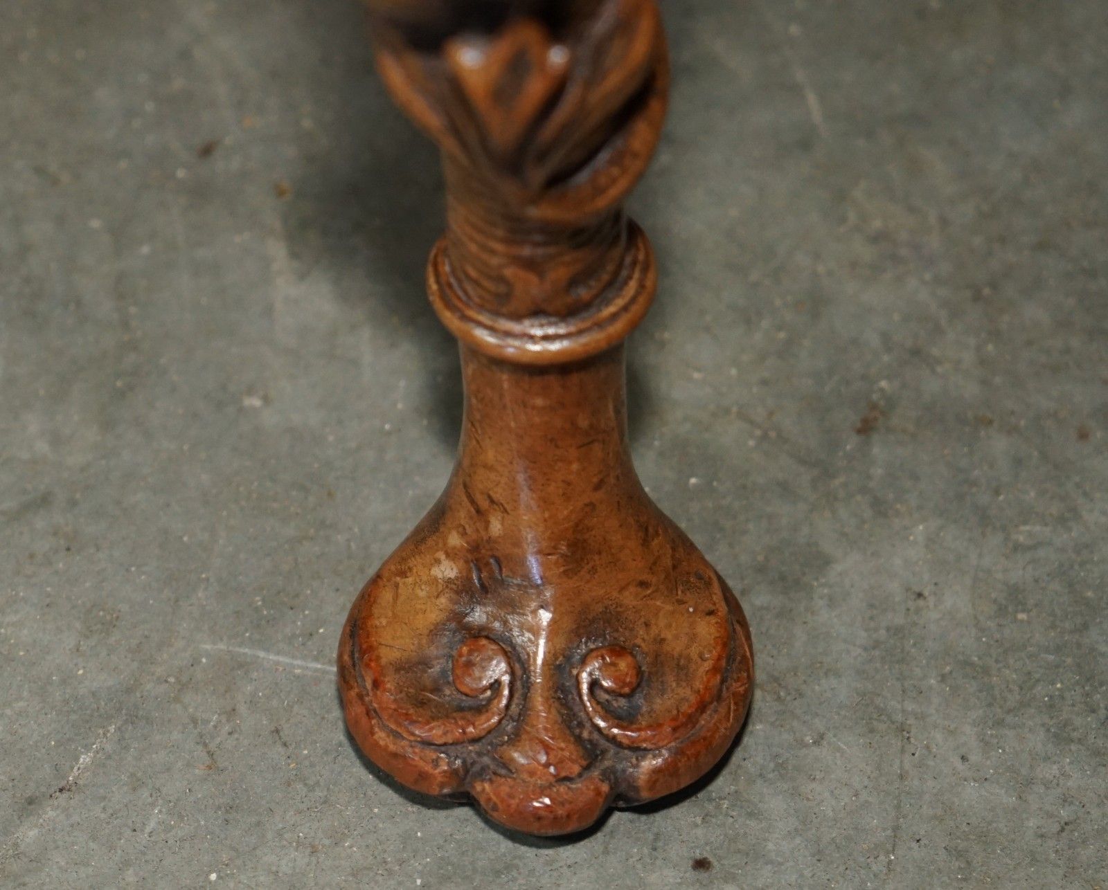 photo vintage Exquisite Antique Victorian Hand Carved Piano Stool Depicting Mermaids