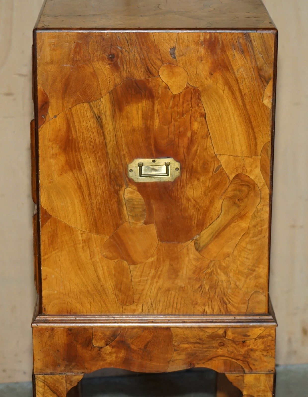 photo vintage Antique Victorian Olive Wood Military Campaign Drinks Cabinet Chest Of Drawers