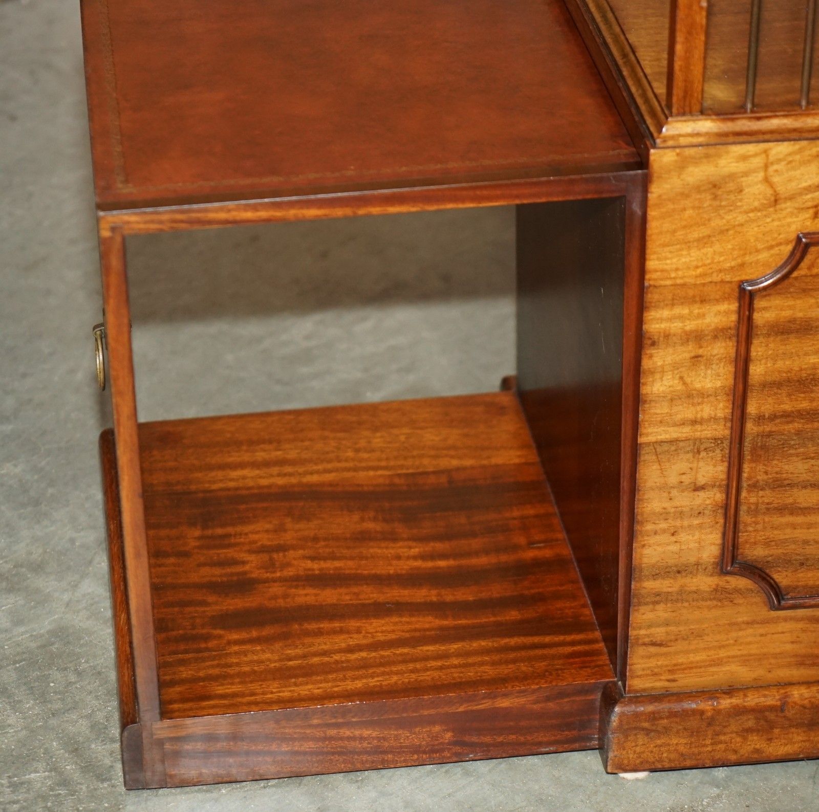 photo vintage Exquisite Pair Of Unique Flamed Mahogany & Brown Leather Sliding Book Tables