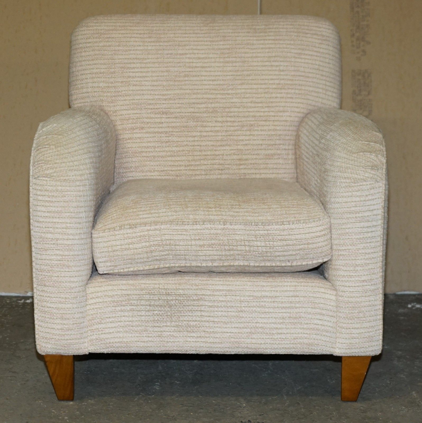 Contemporary Modern Club Sitting Room Armchair In Nice Fabric photo for sale