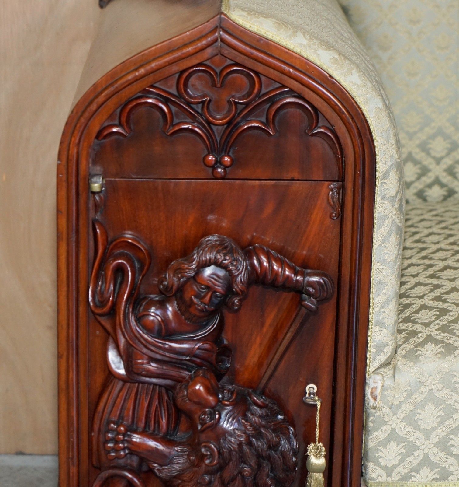 Restored Flamed Mahogany Lion Carved Antique William IV Sofa Cupboard Lock Arms photo Furniture
