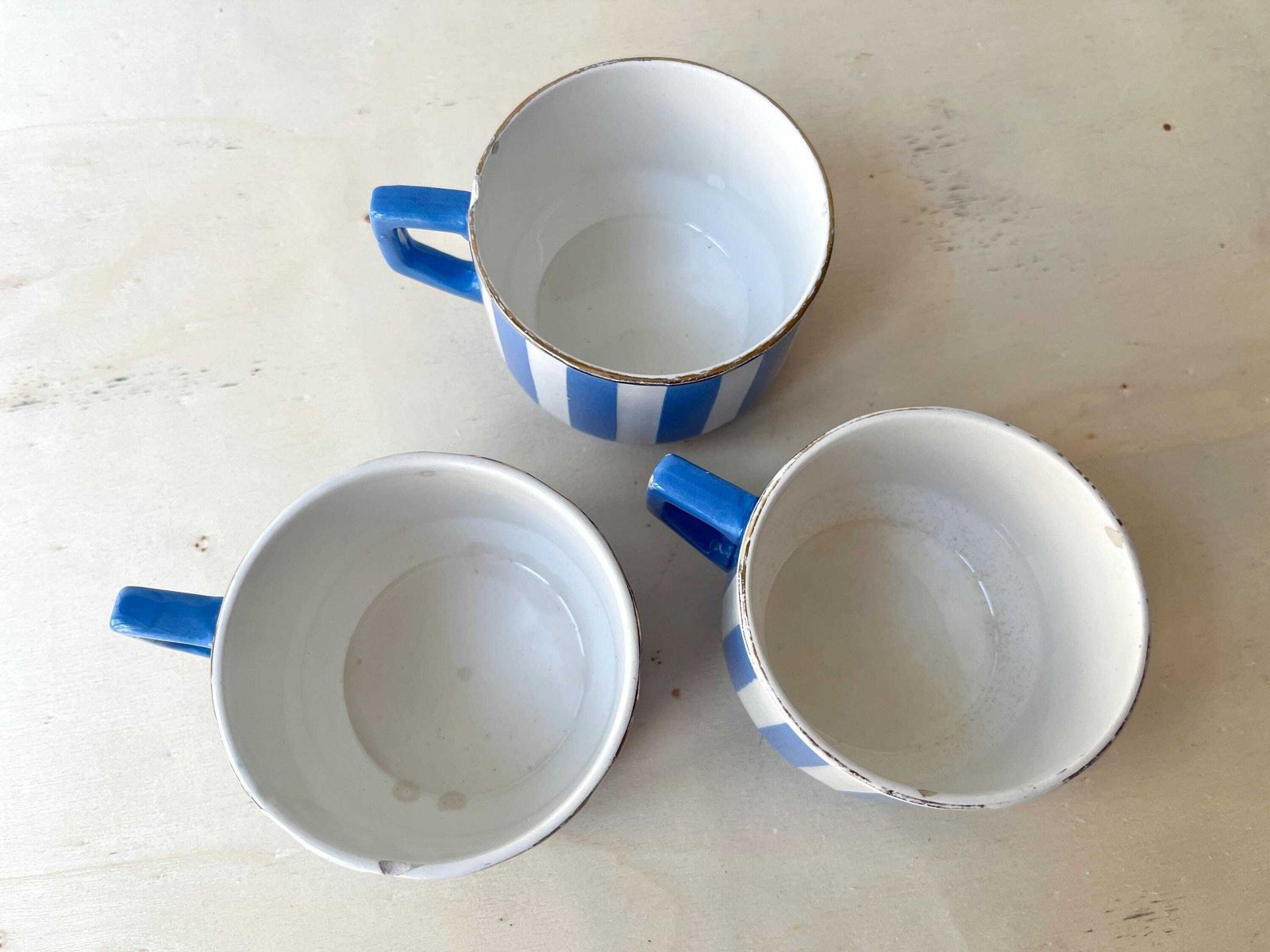 French Art Deco Set Of 3 Teacups And Saucers, Fox Trott Sarreguemines France 1930s, Antique Blue Stripes Earthenware Tableware photo vinterior