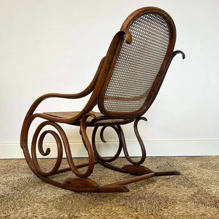 Thonet N0.10 Bentwood Rocking Chair photo Furniture