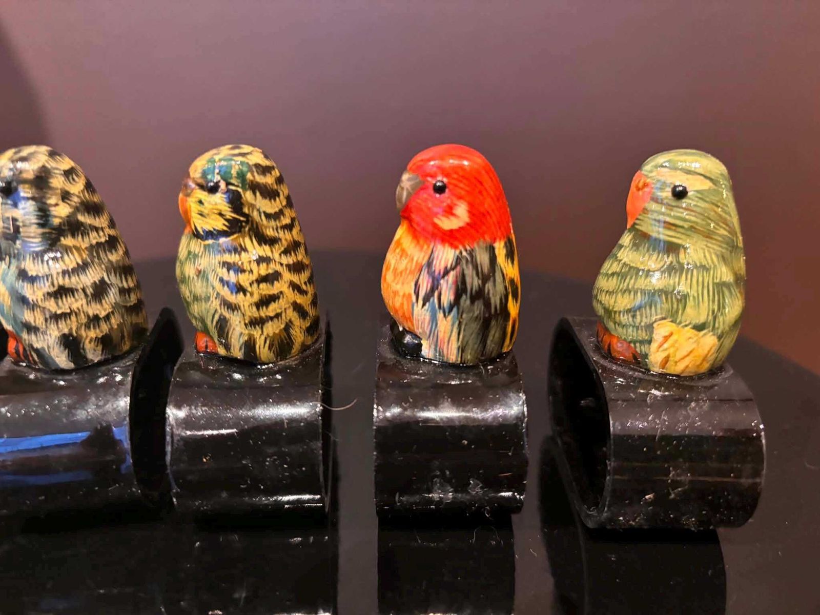 photo for sale Vintage Handgeschilderde Servetringen Met Vogels/Papegaaien – Set