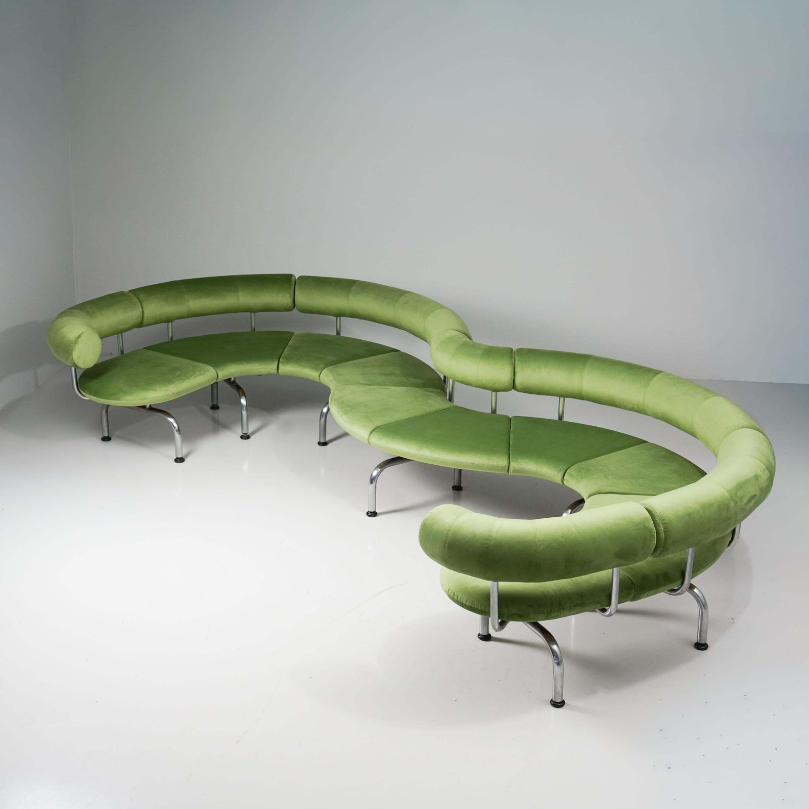 photo furniture Rare Snake Shaped Sofa, Johannes Foersom & Peter Hiort Lorenzen, Erik Jørgensen