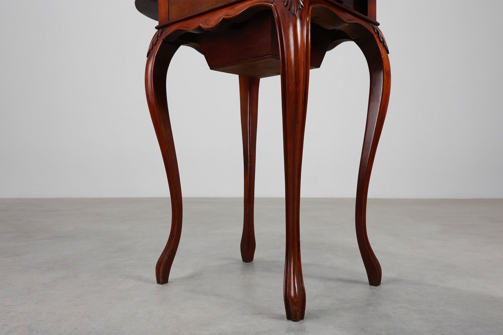 photo vinterior French Louis XV Style Walnut Side Table With Drawer And Side Leaves