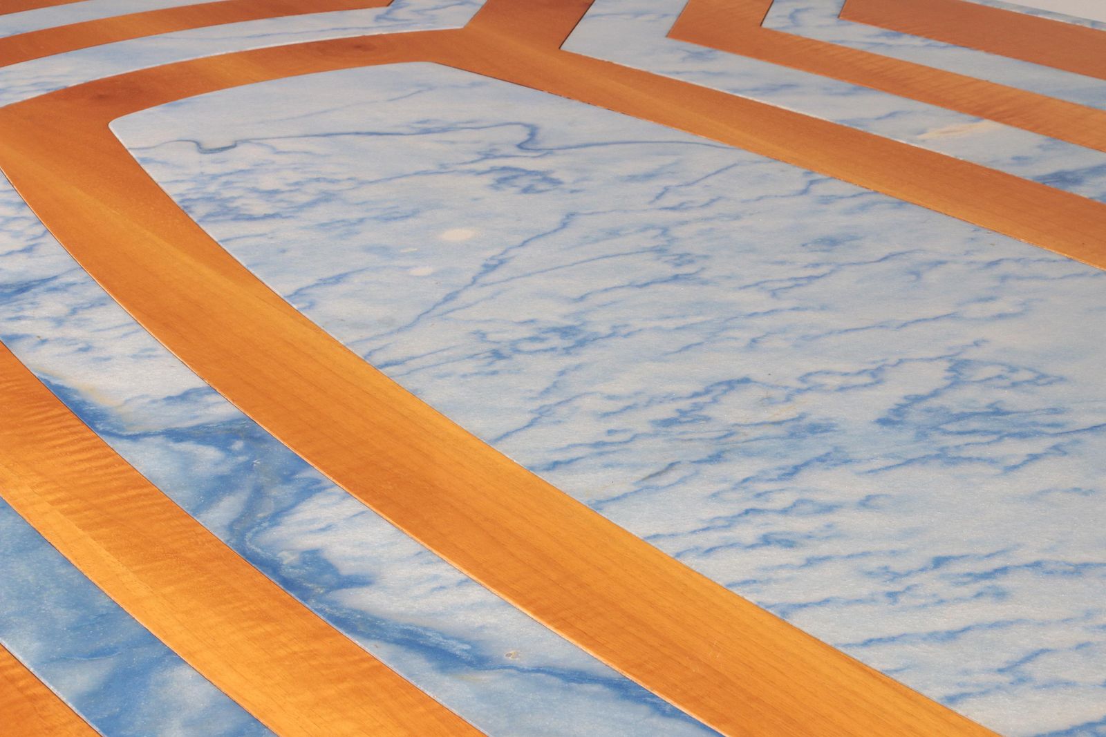 Exquisite Blue Braziliaans Marble Tabletop With Hand Inlaid Wood photo vinterior