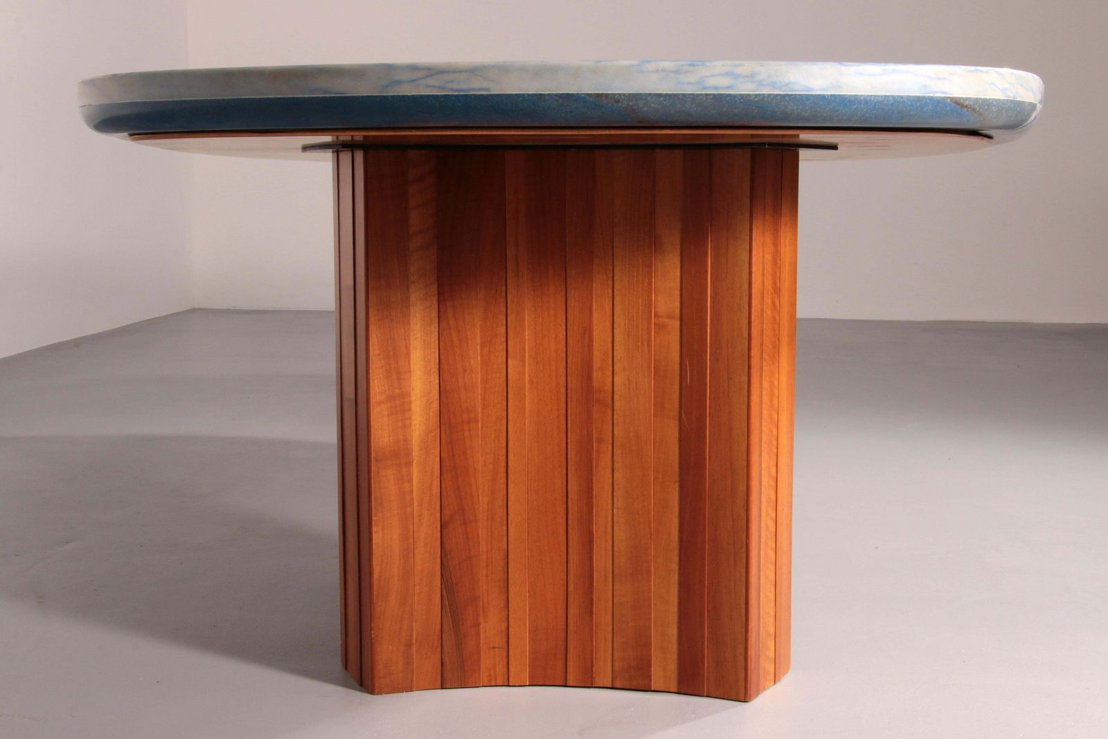 photo furniture Exquisite Blue Braziliaans Marble Tabletop With Hand Inlaid Wood