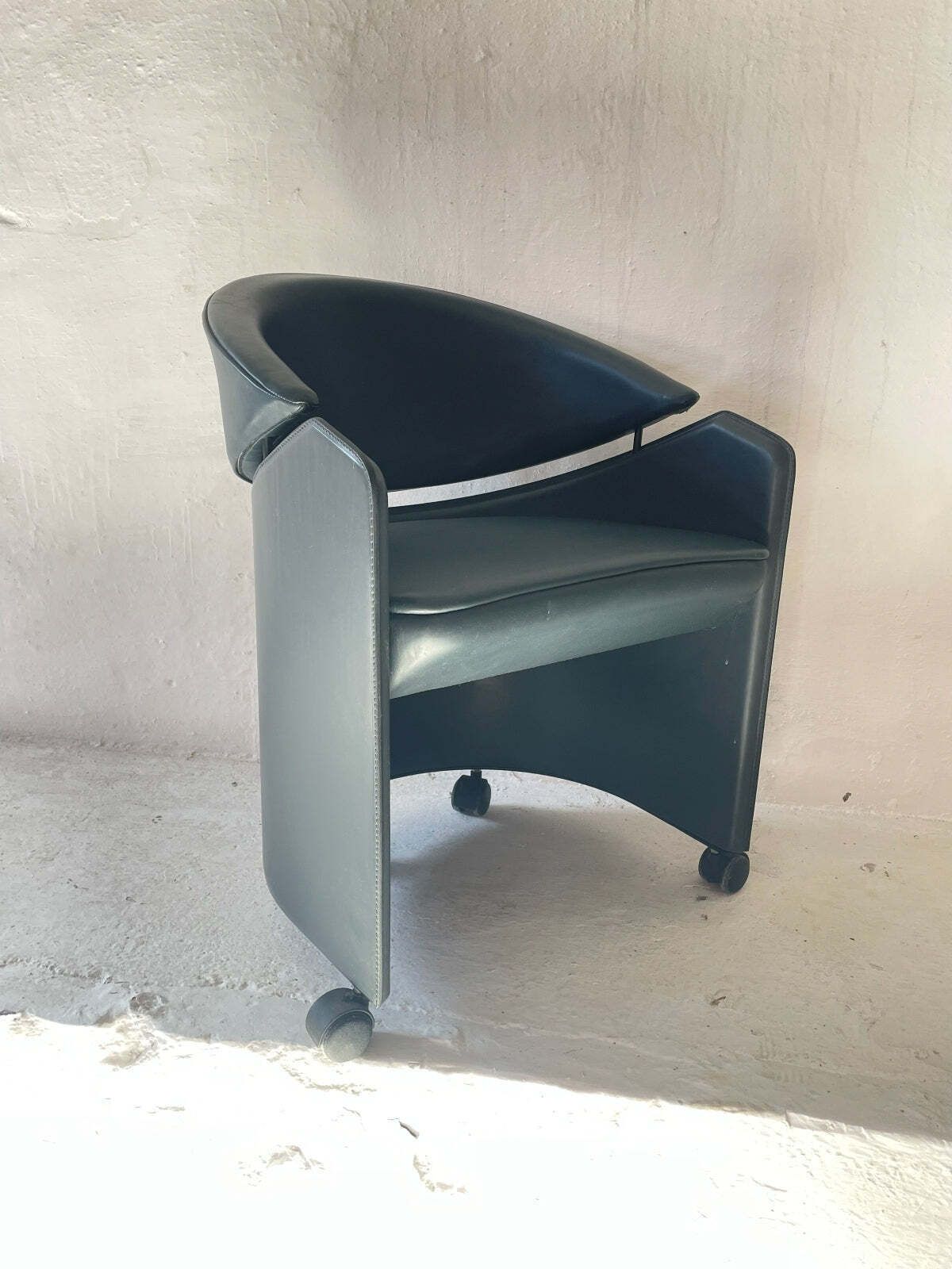 Italiaanse Leren Fauteuil Op Wieltjes Van Matteo Grassi, Jaren 1990 photo furniture