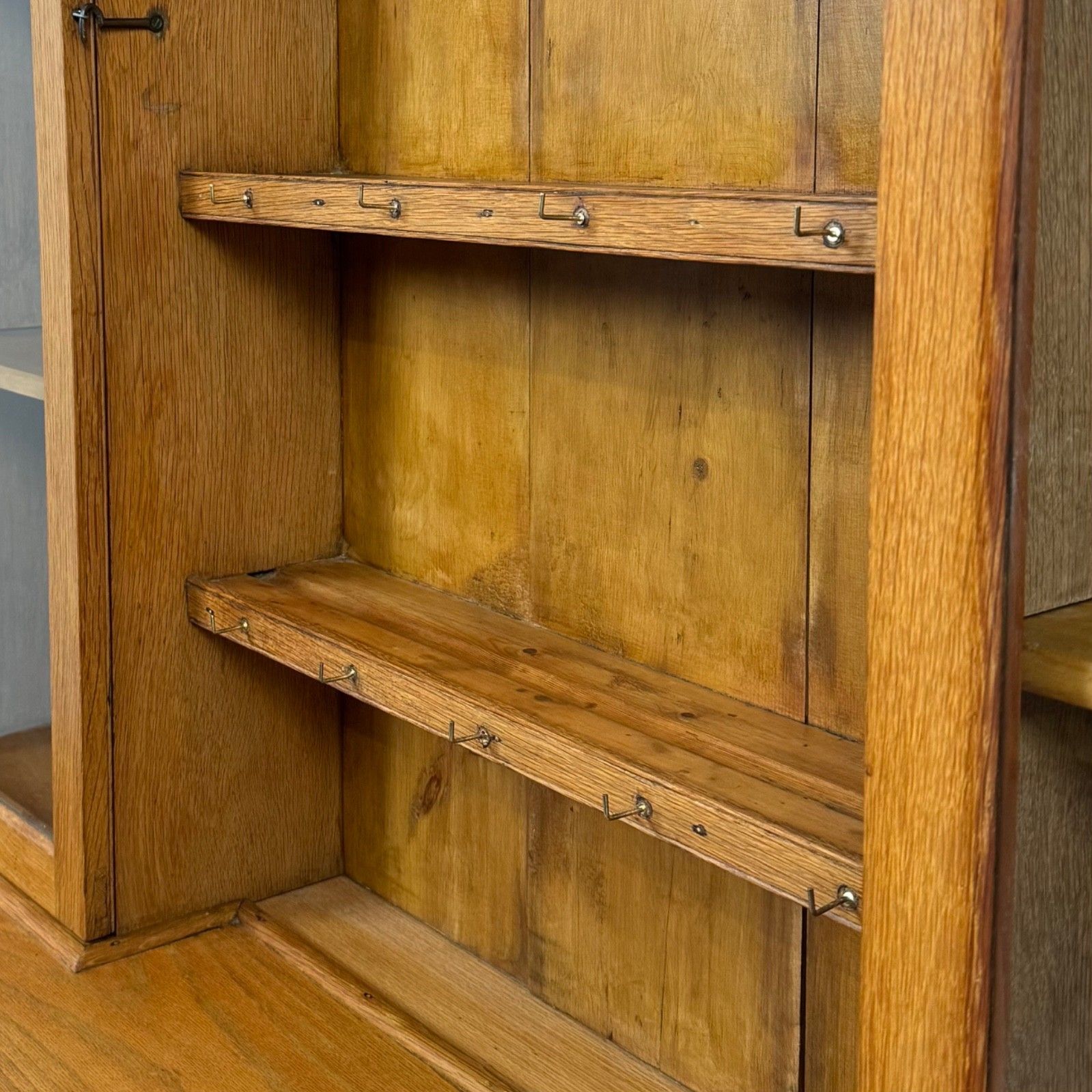 photo vinterior Antique 19th Century Fine Quality Welsh Dresser In Light Oak ( Af 5232 )