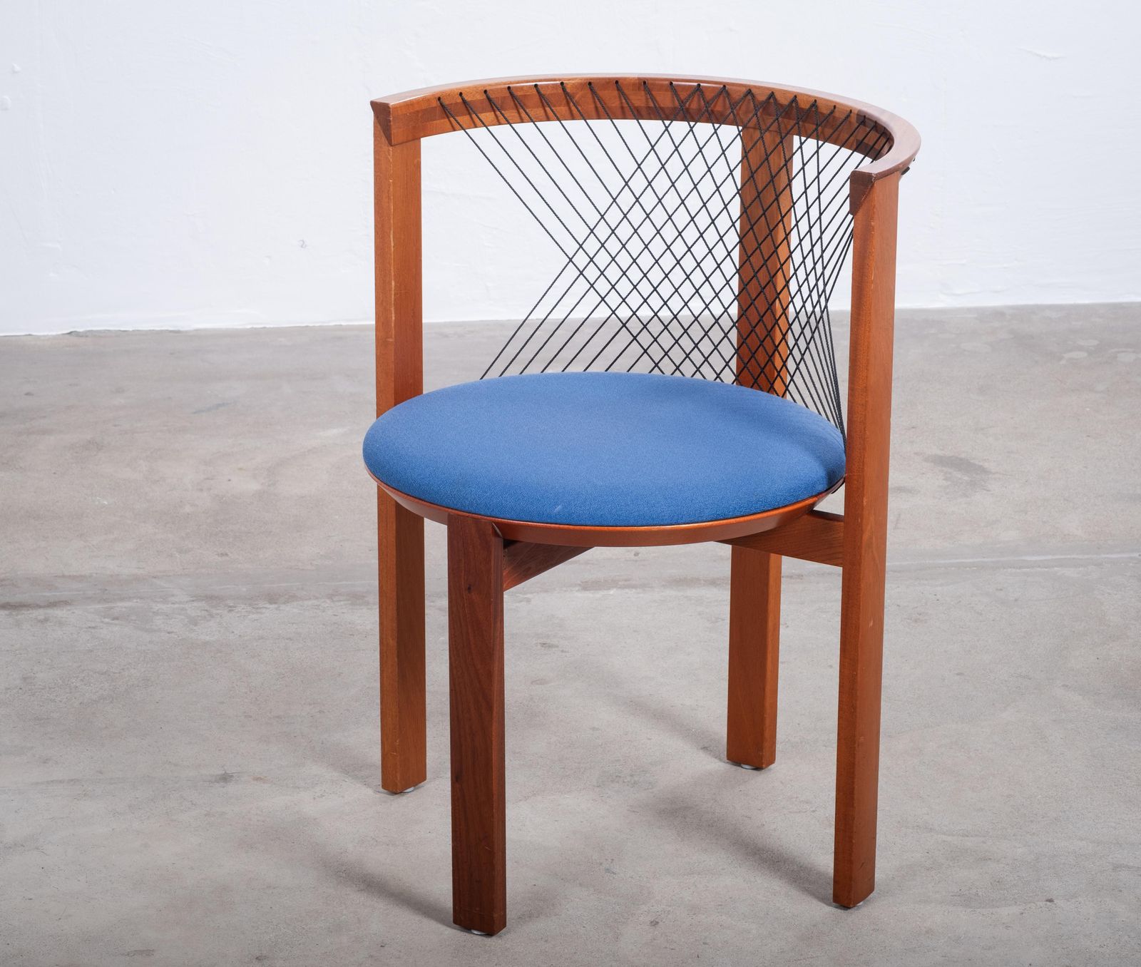 photo furniture "String" Eetkamerstoelen Van Niels Jørgen Haugesen Voor Tranekær, Denemarken, Jaren 1980