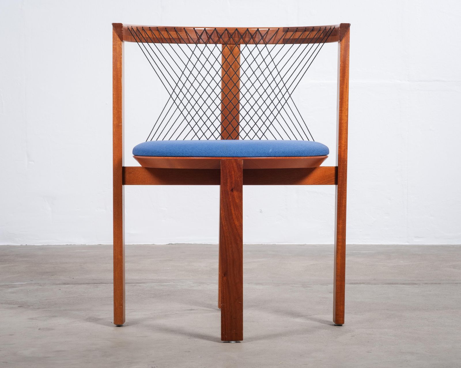 photo for sale "String" Eetkamerstoelen Van Niels Jørgen Haugesen Voor Tranekær, Denemarken, Jaren 1980