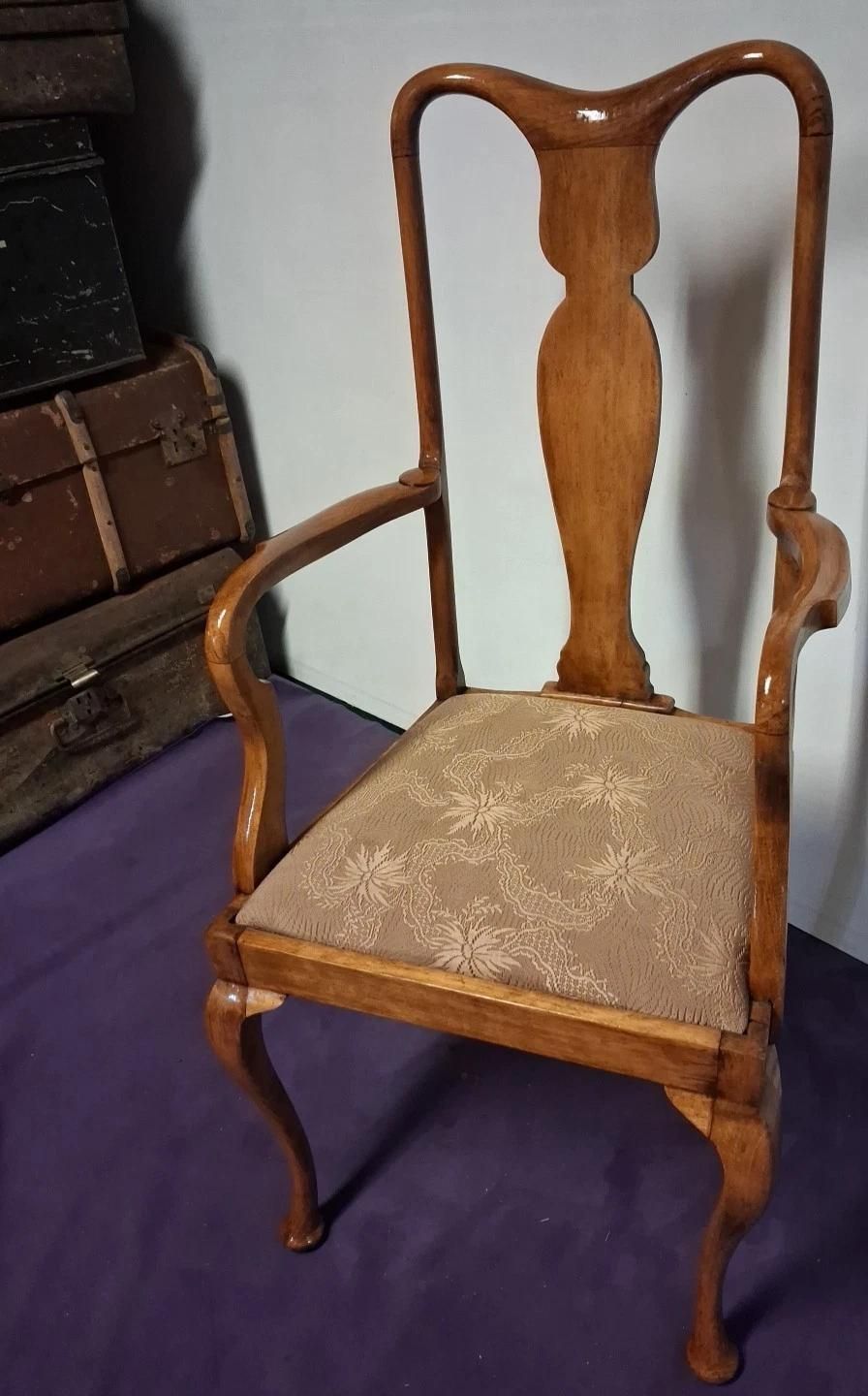 Antique Chair In Queen Ann Style With Cabriole Legs A Elegant Piece