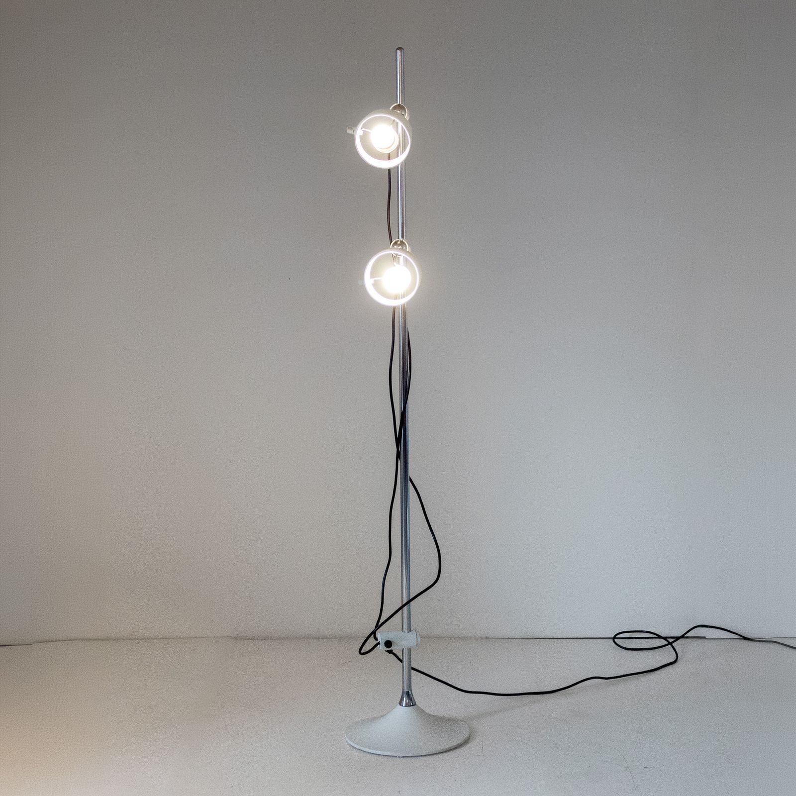 Mid Century Modern White Metal Floor Lamp By Elio Martinelli, 1970s photo 1440.0