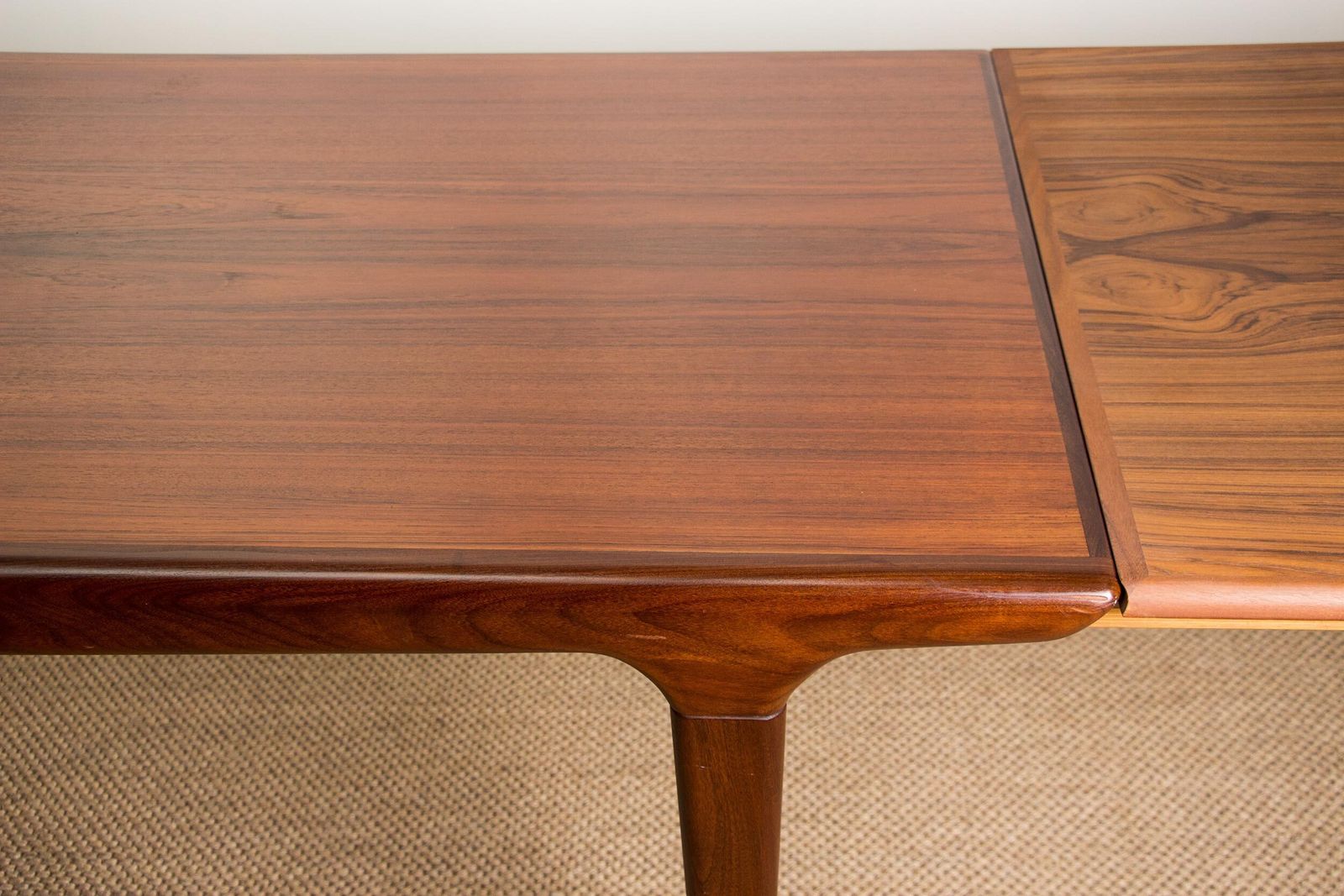 Mobilier Table à manger danoise extensible en teck, années 1960, par Johannes Andersen pour Uldum Mobelfabrik photo