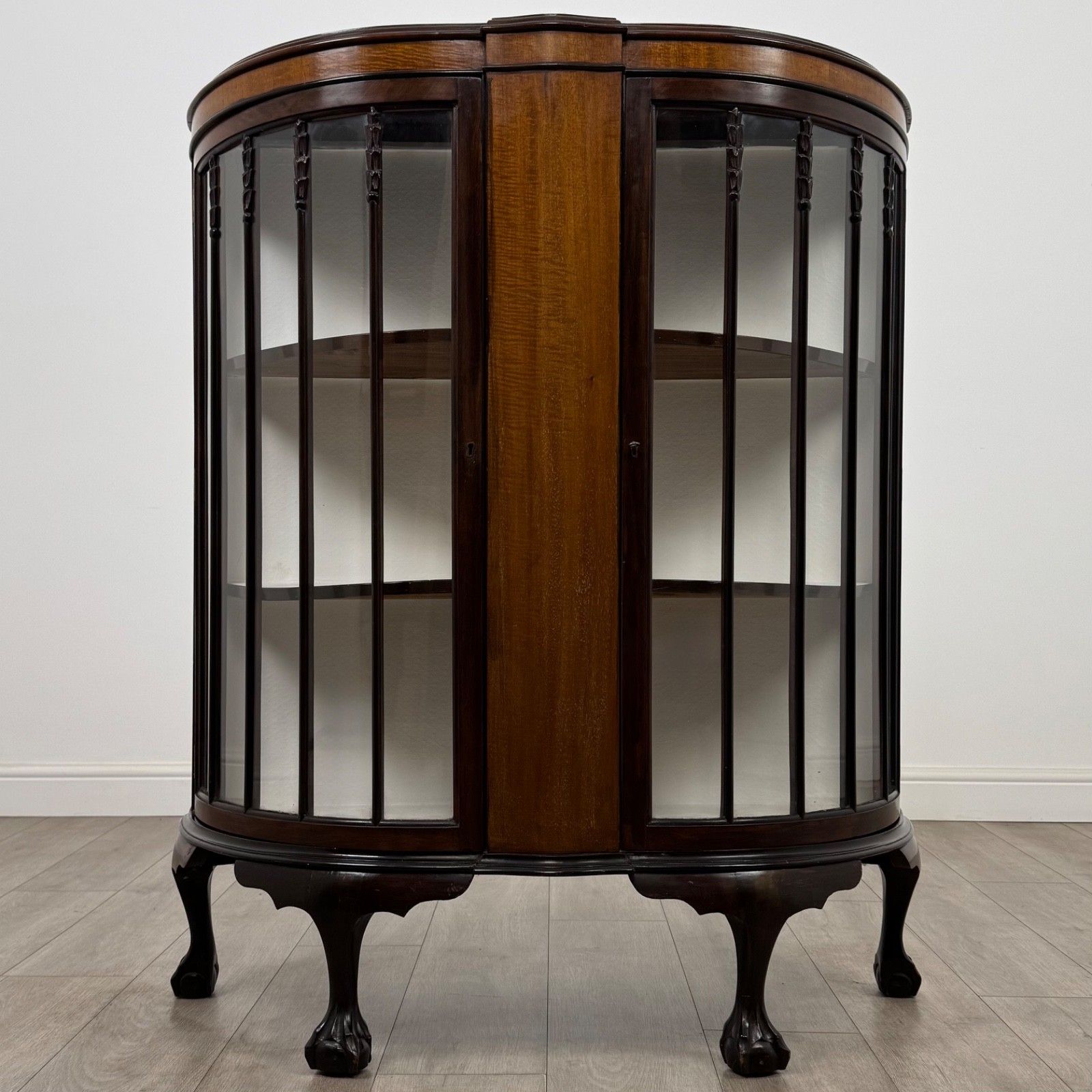 Antique 20th Century Bow Front Display Cabinet In Mahogany ( Af 5247 )