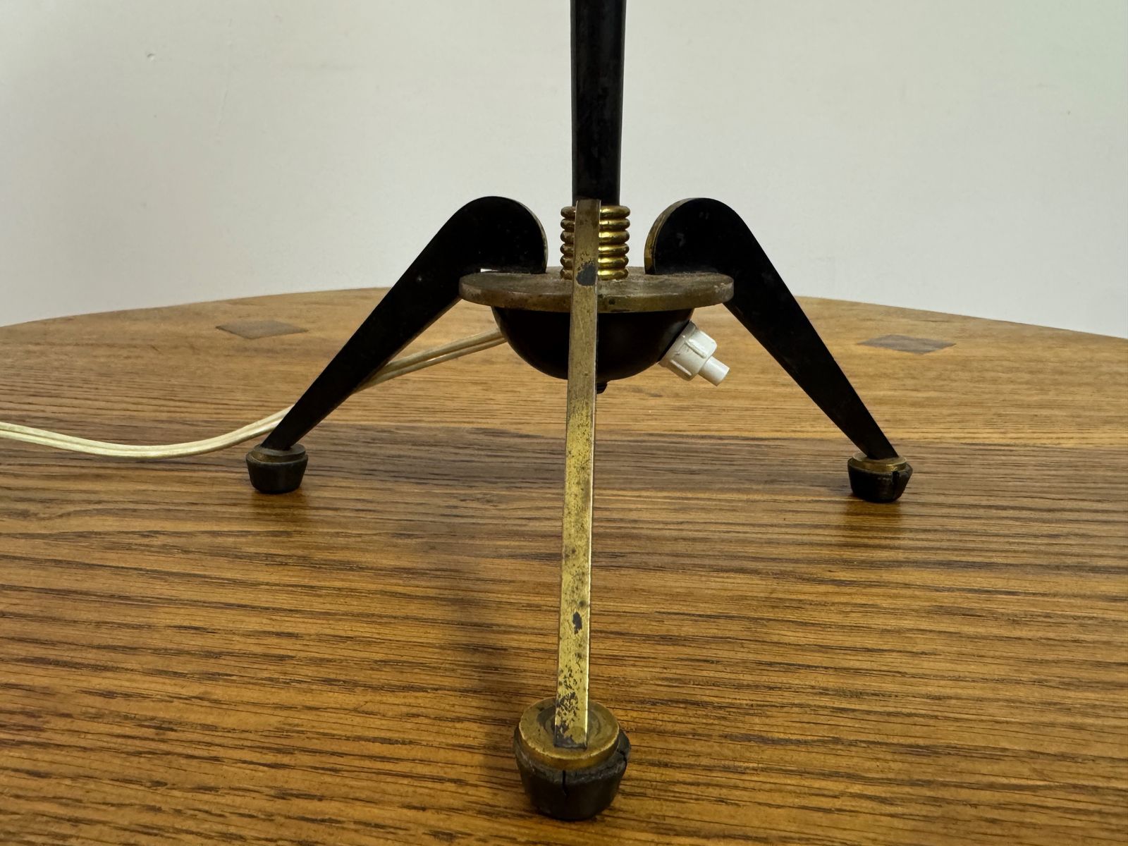 photo furniture 1960s French Brass And Metal Tripod Table Lamp