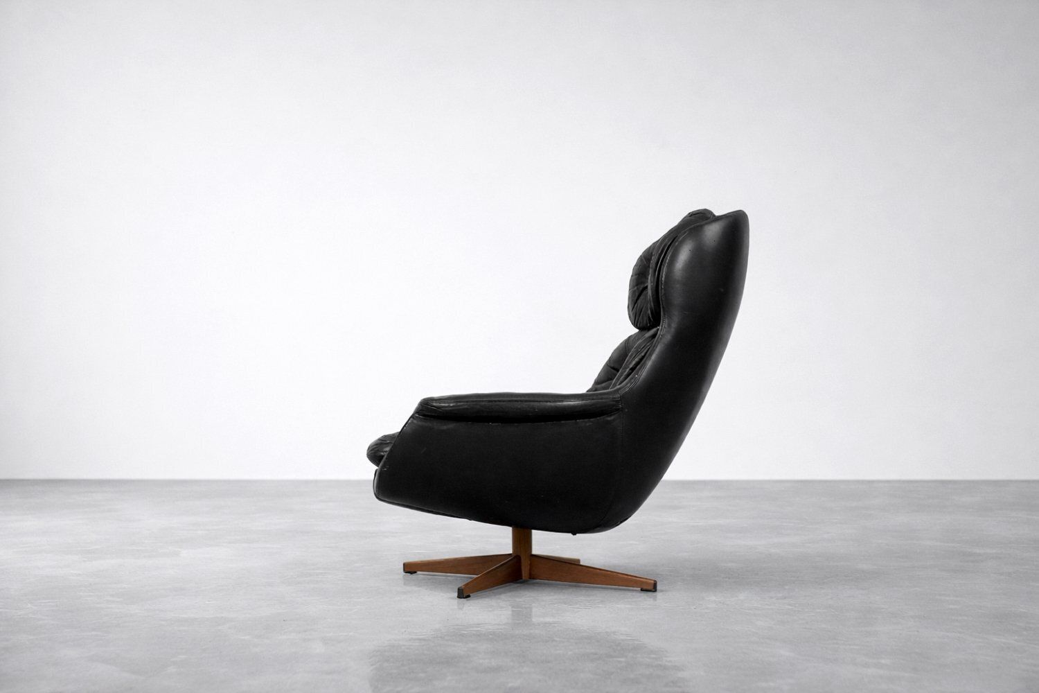 Mid Century Scandinavian Modern Swivel Lounge Chair From Selig Imperial, 1970s photo buy