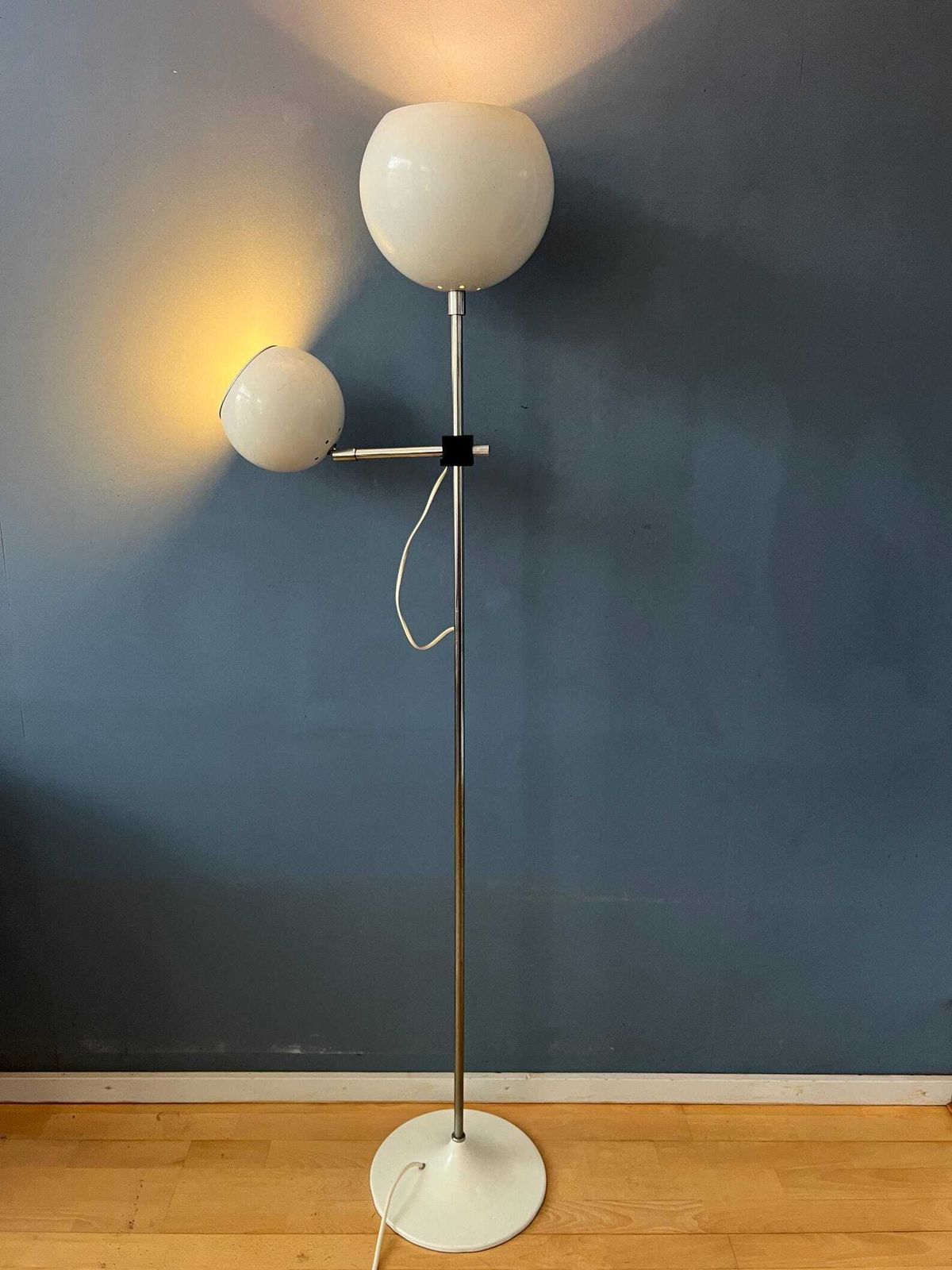 White Mid Century Space Age Eyeball Floor Lamp photo for sale
