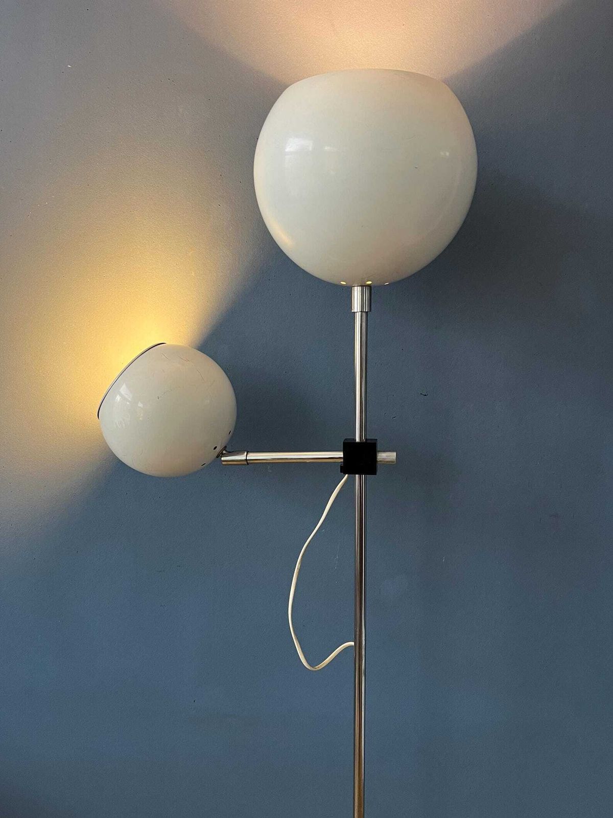 Witte Mid Century Space Age Eyeball Vloerlamp photo 629.0