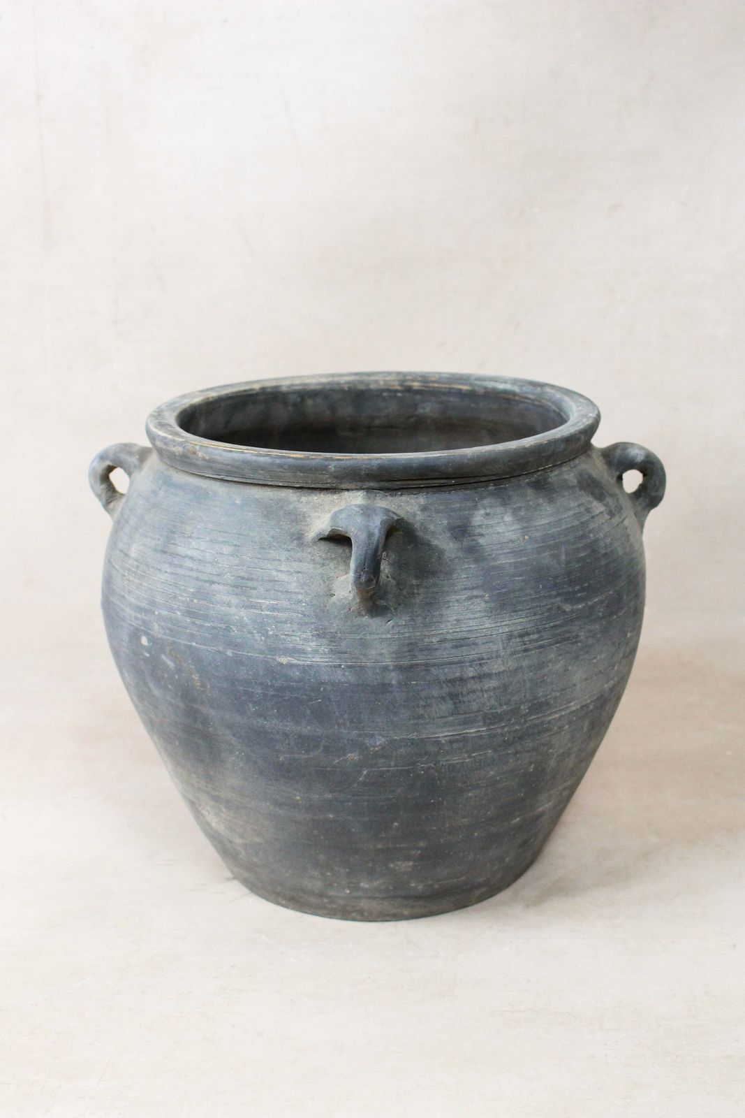 Vintage Dark Pot With Ears   E4.33 photo furniture