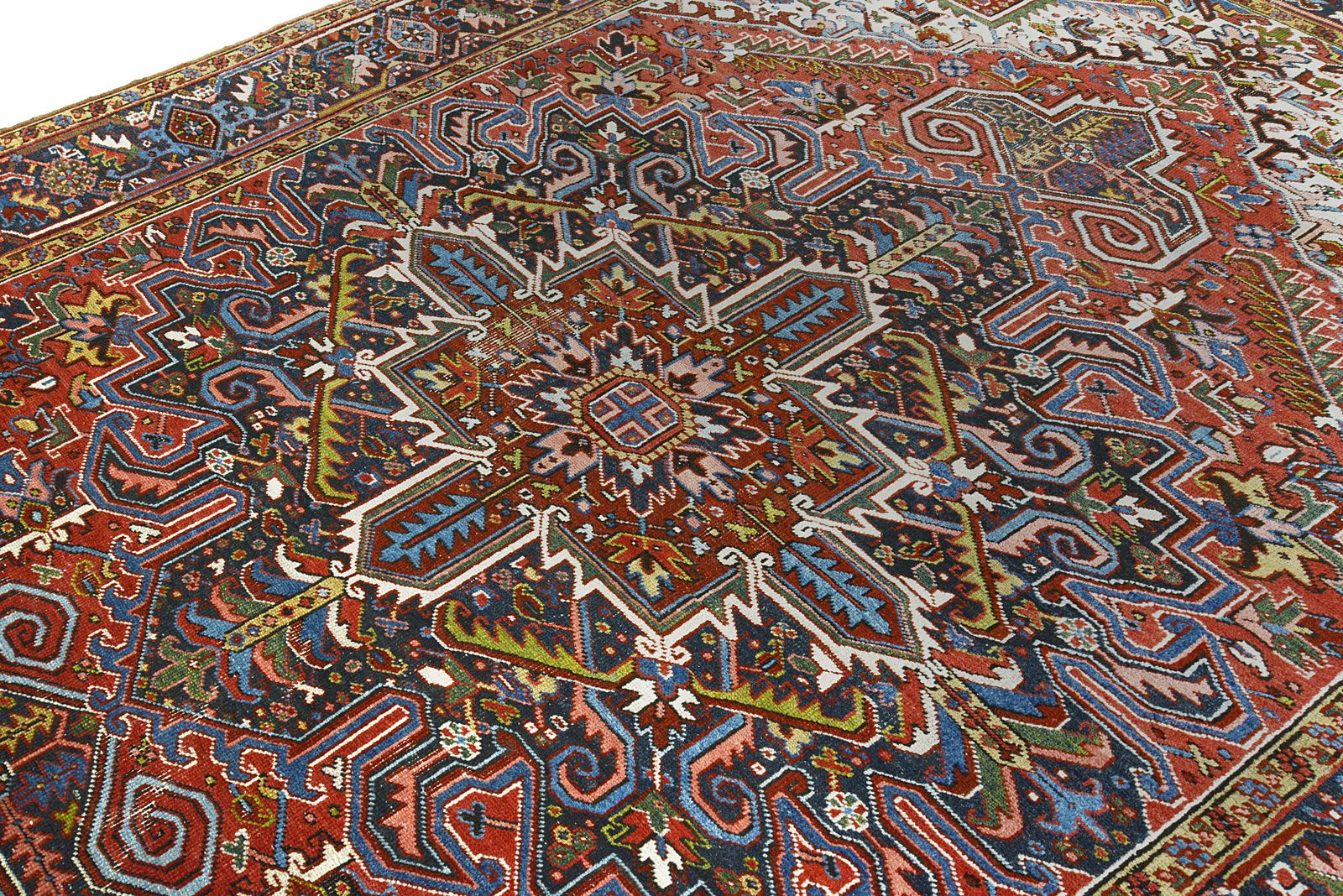 photo for sale Antique Heriz Carpet 325x231 Cm Ca.1920