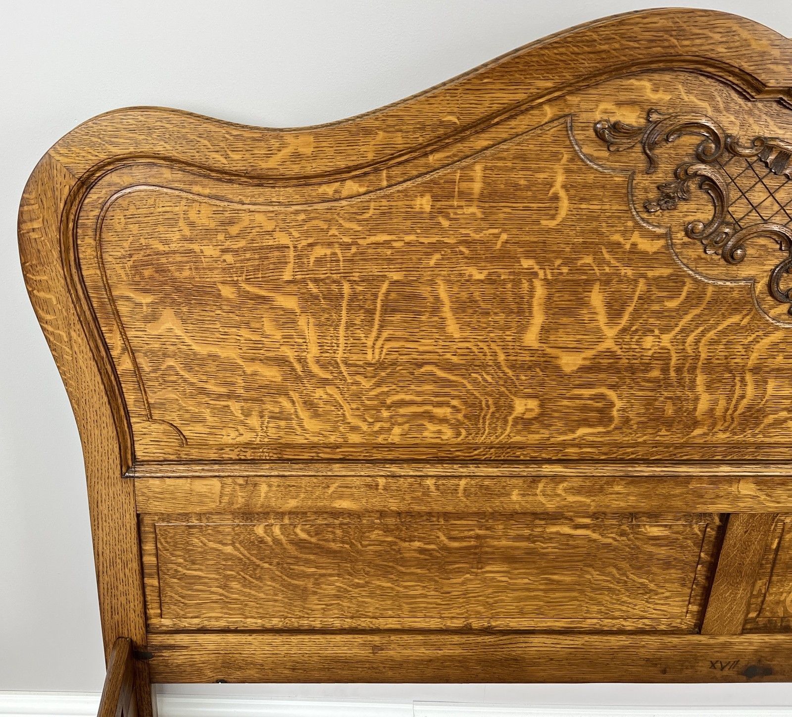photo furniture Bed Vintage French Louis XVI Double Bed Frame Oak Carved Headboard Lot 4876