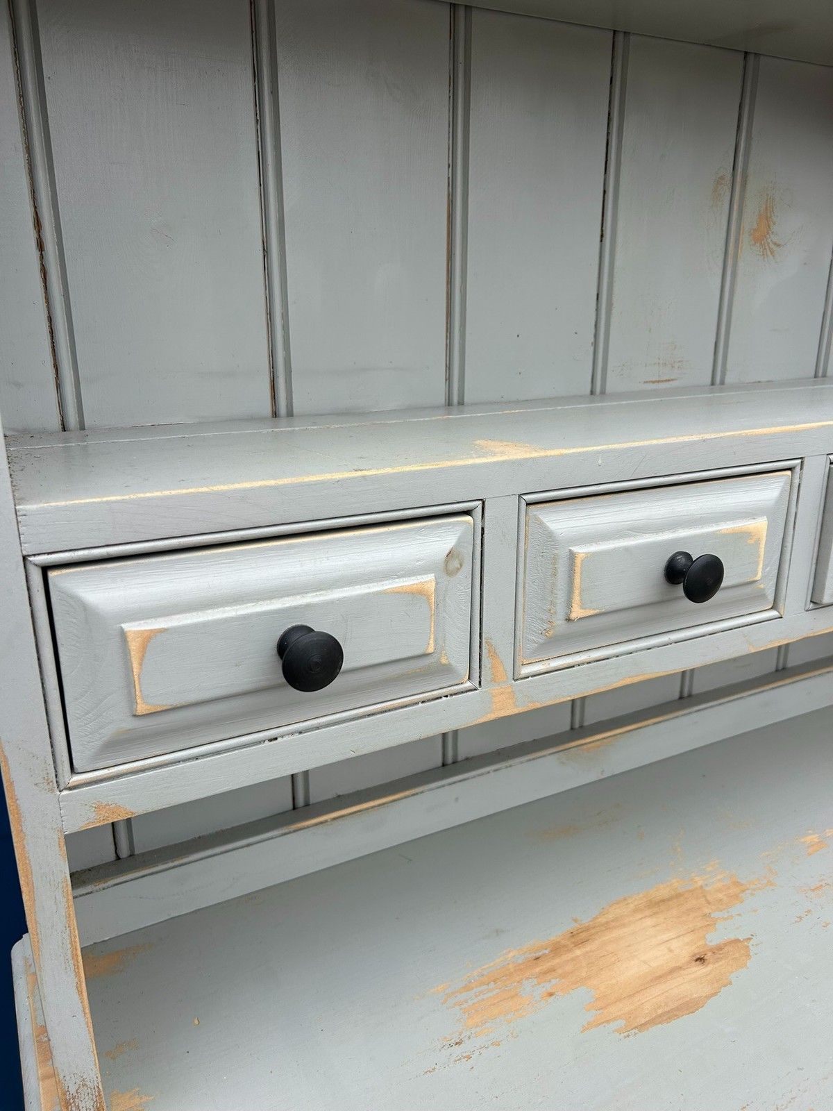 photo vintage Distressed Painted Pine French Style Farmhouse Kitchen Dresser Inc Spice Drawers