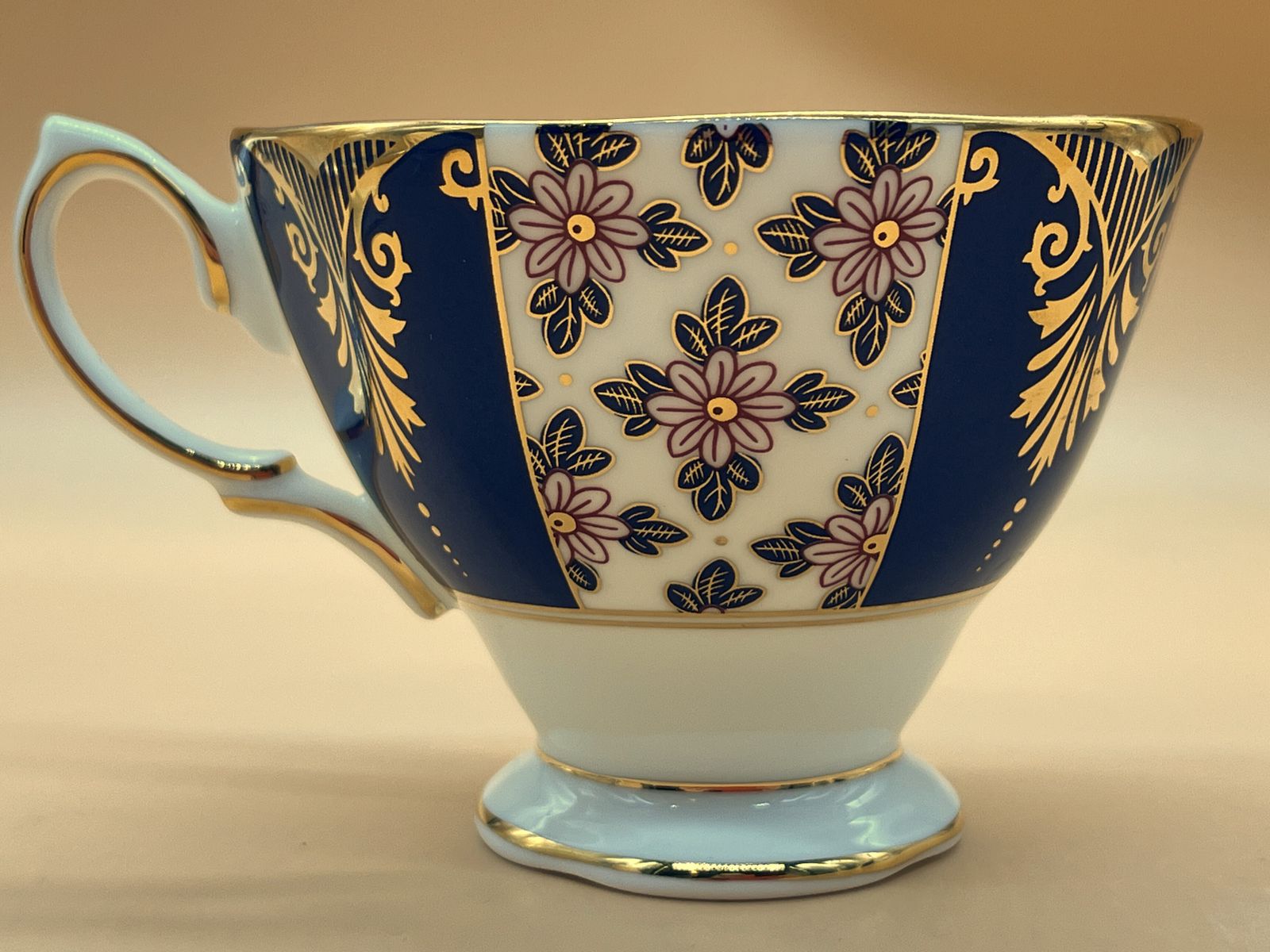 Royal Albert China 100 Years Regency Blue Design Tea Cup And Saucer Duo. photo vintage