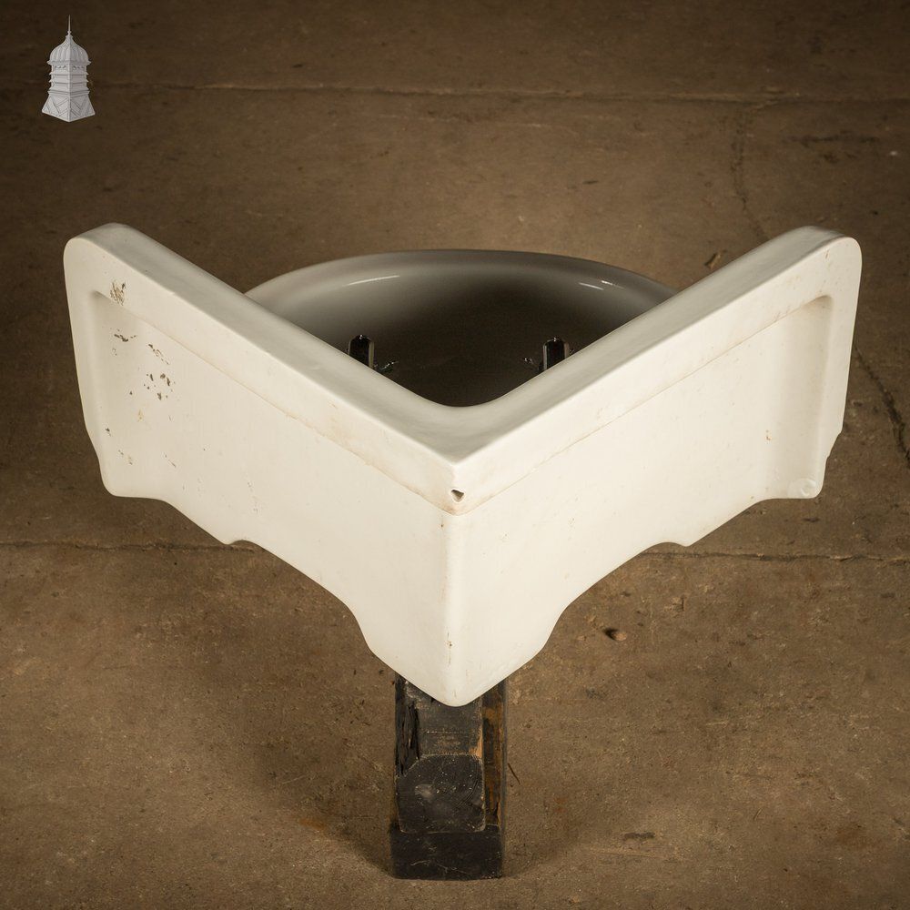 497.0 Corner Basin, Traditional Style, Fitted With Supataps photo