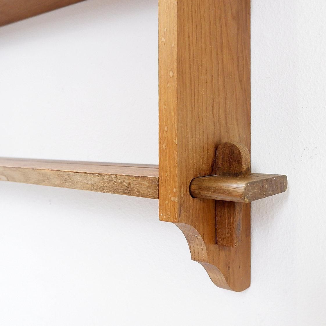 photo vinterior Mid Century Arts & Crafts Style Pegged Wall Hung Shelves