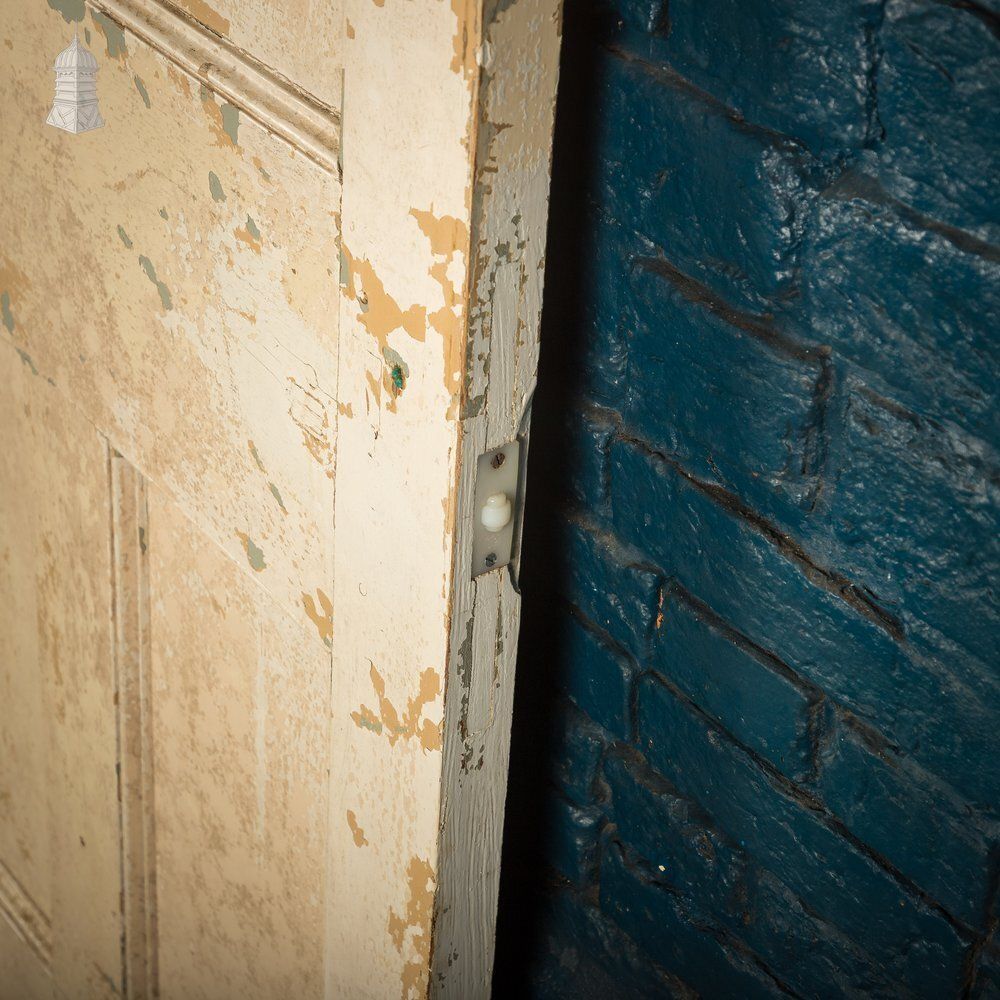 photo vintage Moulded 6 Panel Door With A Period Six Panel Design