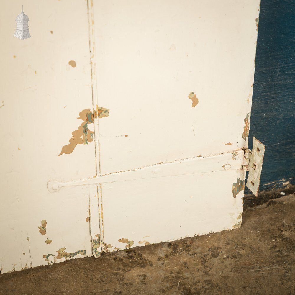 Plank & Ledge Door, White Painted Beadboard photo 238.0