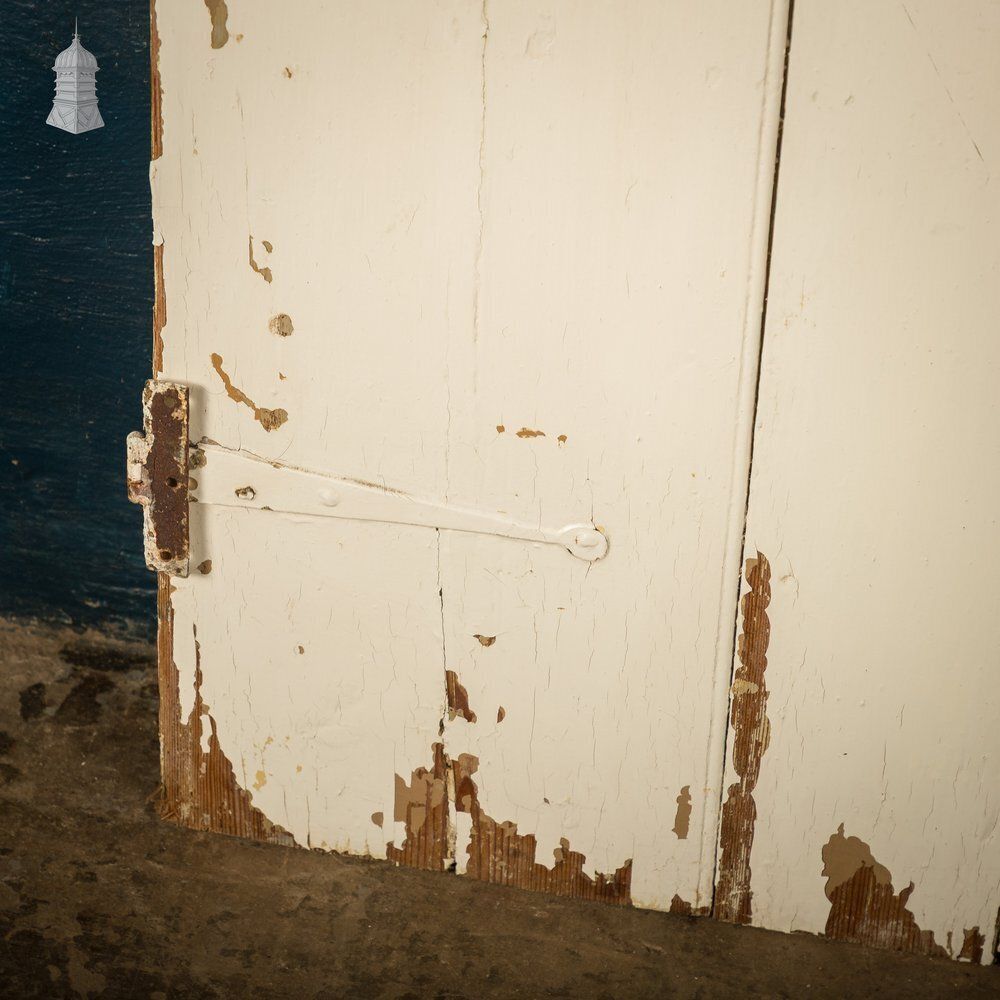 Ledged Plank Cottage Door, Reclaimed Distressed Paint photo Home Fixtures
