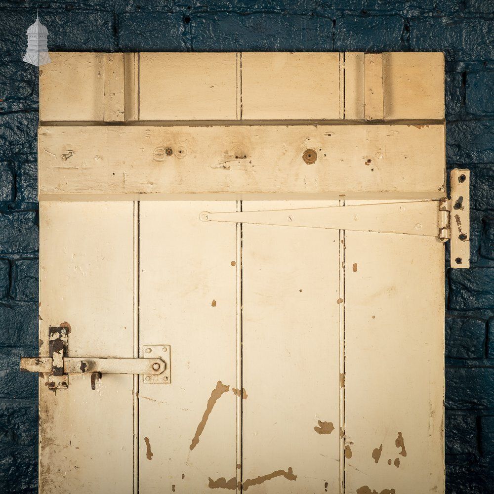 photo vintage Reclaimed Cottage Door, Plank & Ledge