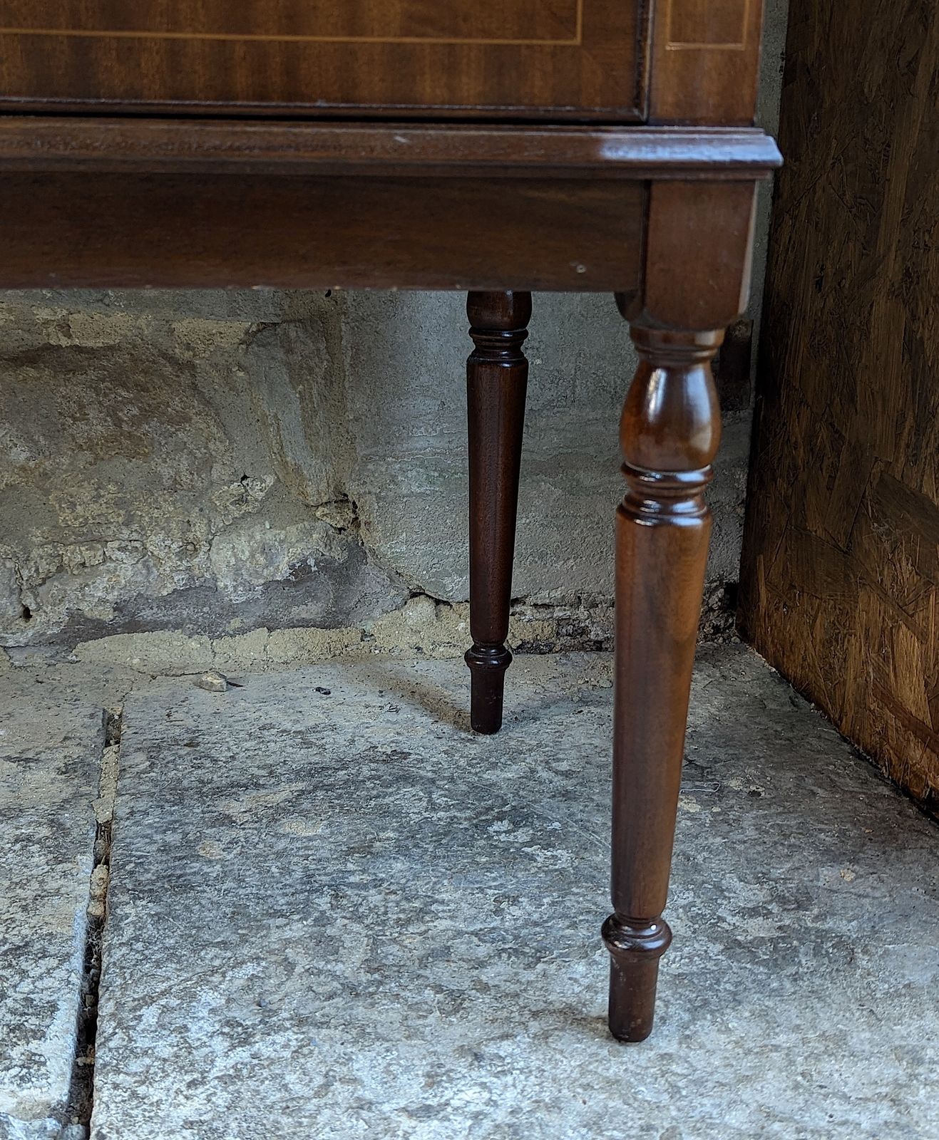photo furniture Regency Style Mahogany Sideboard With Drawers   Serpentine