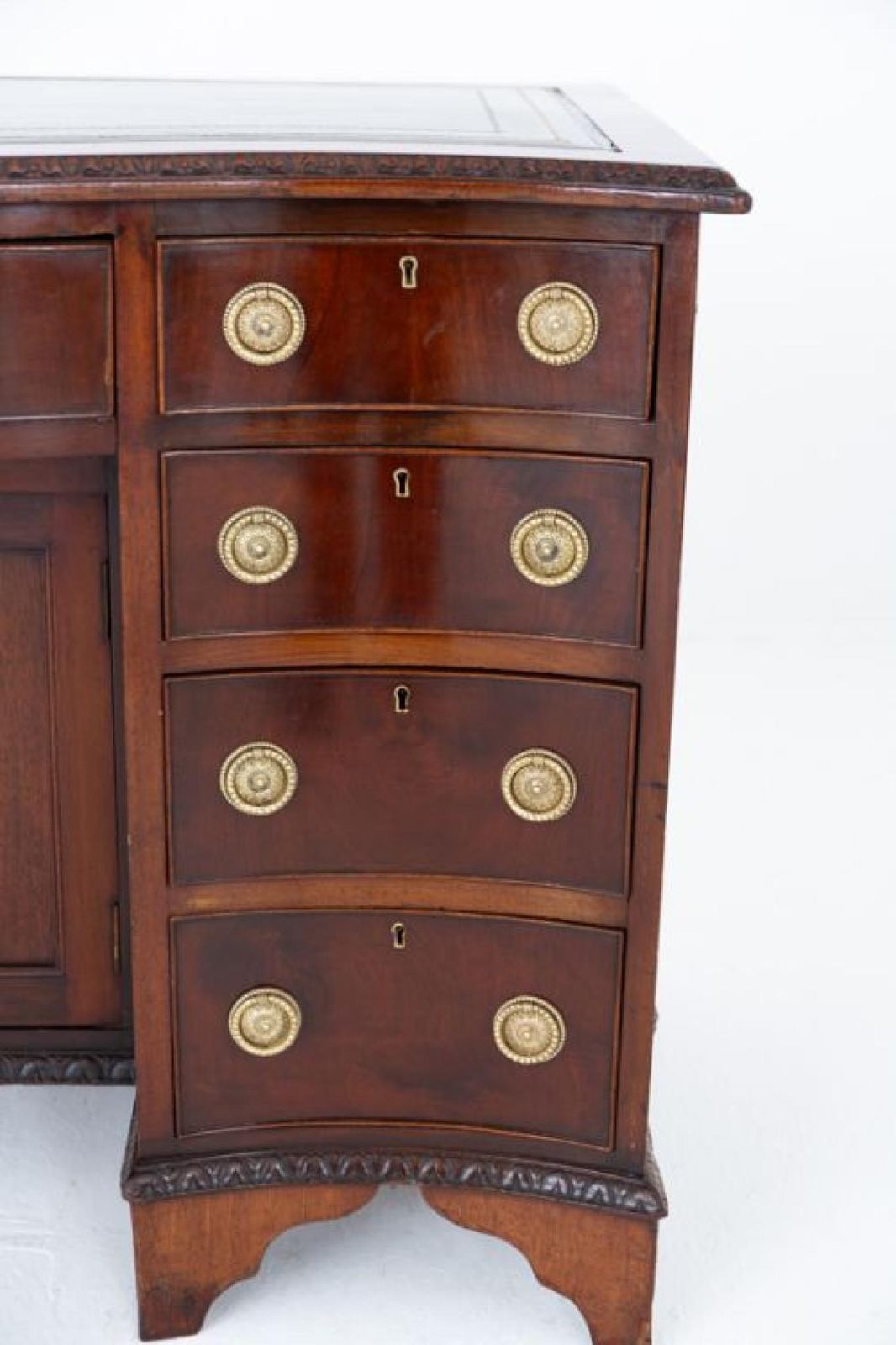 Victorian Knee Hole Desk Mahogany Serpentine 1890. photo 1450.0