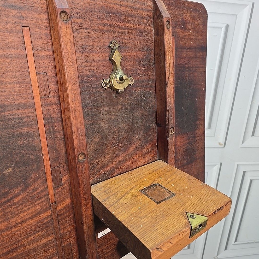 photo vintage Antique Tilt Top Table Mahogany Tripod Occasional Wine Side Table Solid Wood