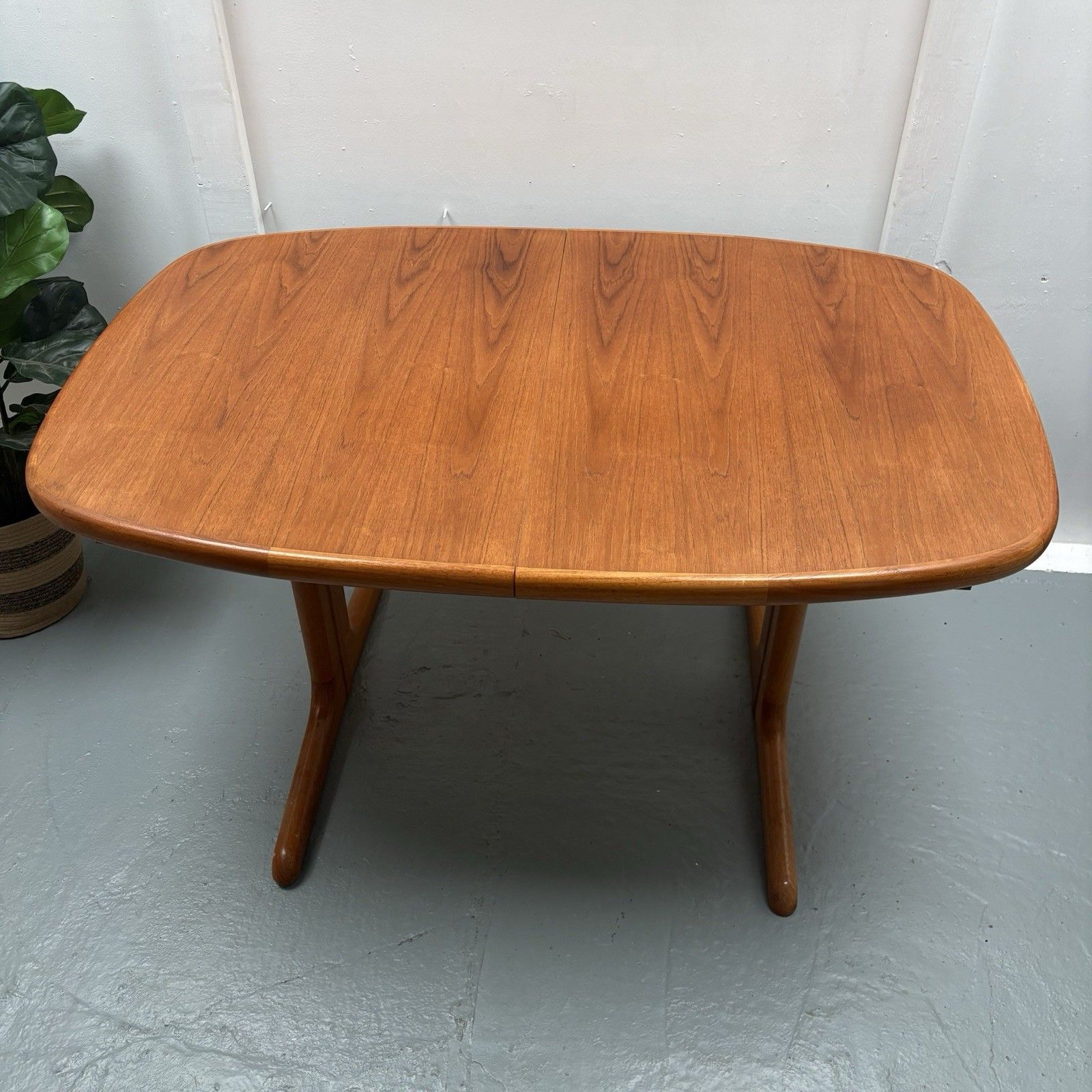 Skovby Danish Mid Century Modern Teak Extendable Oval Table Model Sm15 photo 745.0