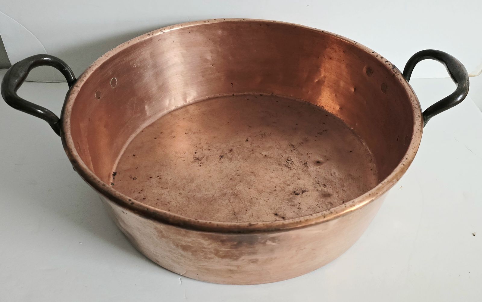Large Antique Copper Cauldron, 19th Century. photo Garden Decor