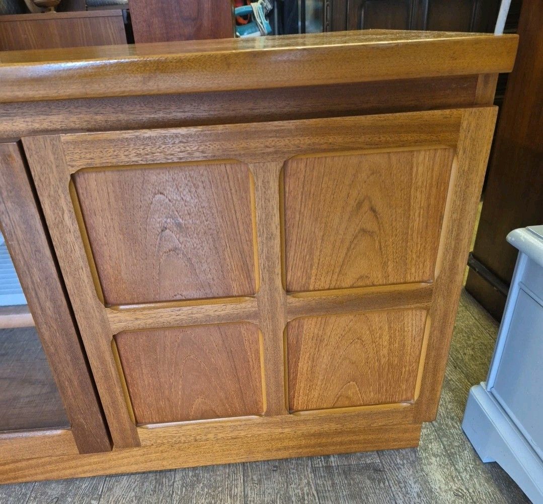Retro/Mi Century Teak Tv Hi Fi Cabinet By Parker Knoll Nathan (Squares)furniture photo furniture