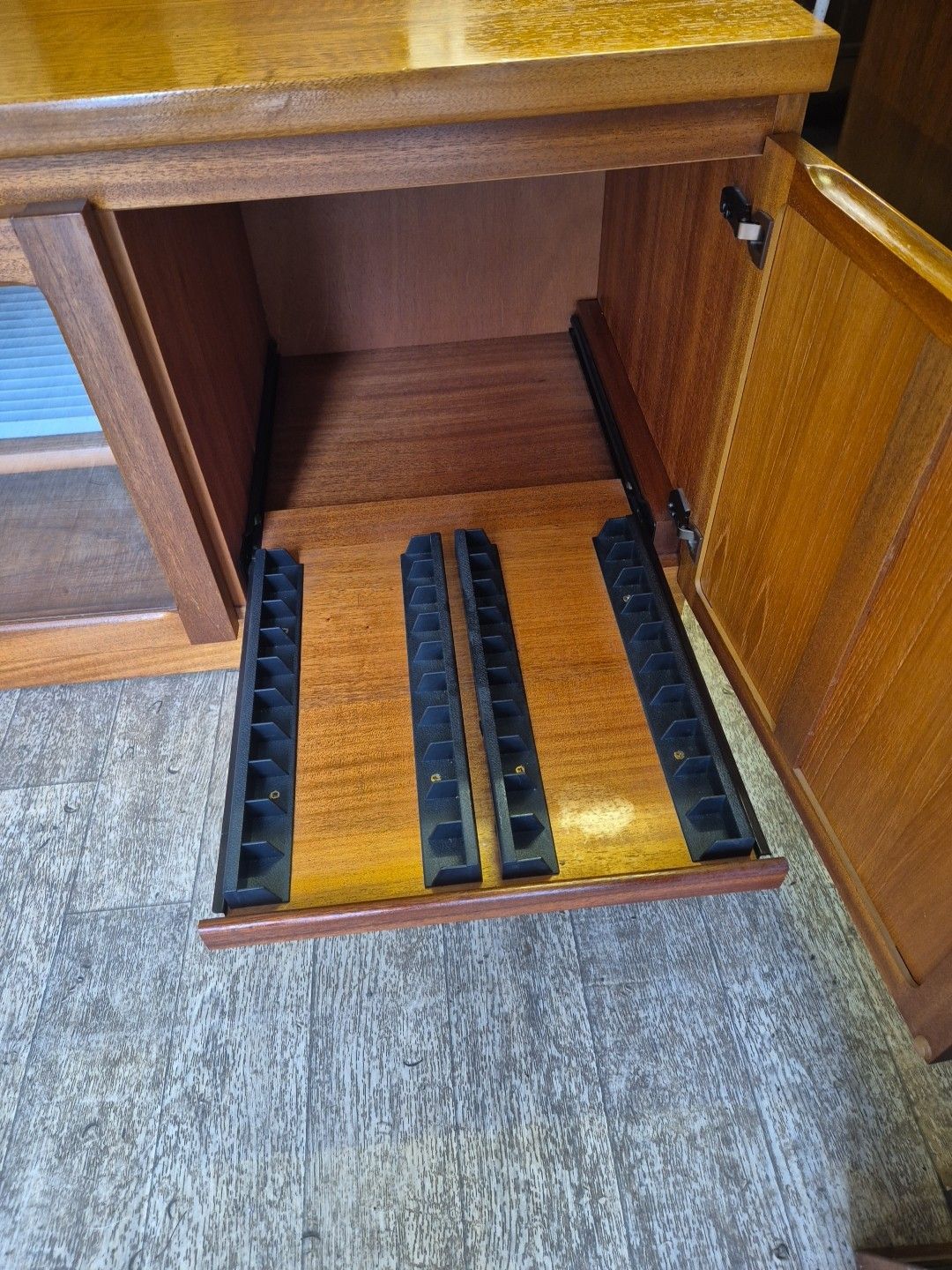 Retro/Mi Century Teak Tv Hi Fi Cabinet By Parker Knoll Nathan (Squares)furniture photo 220.0