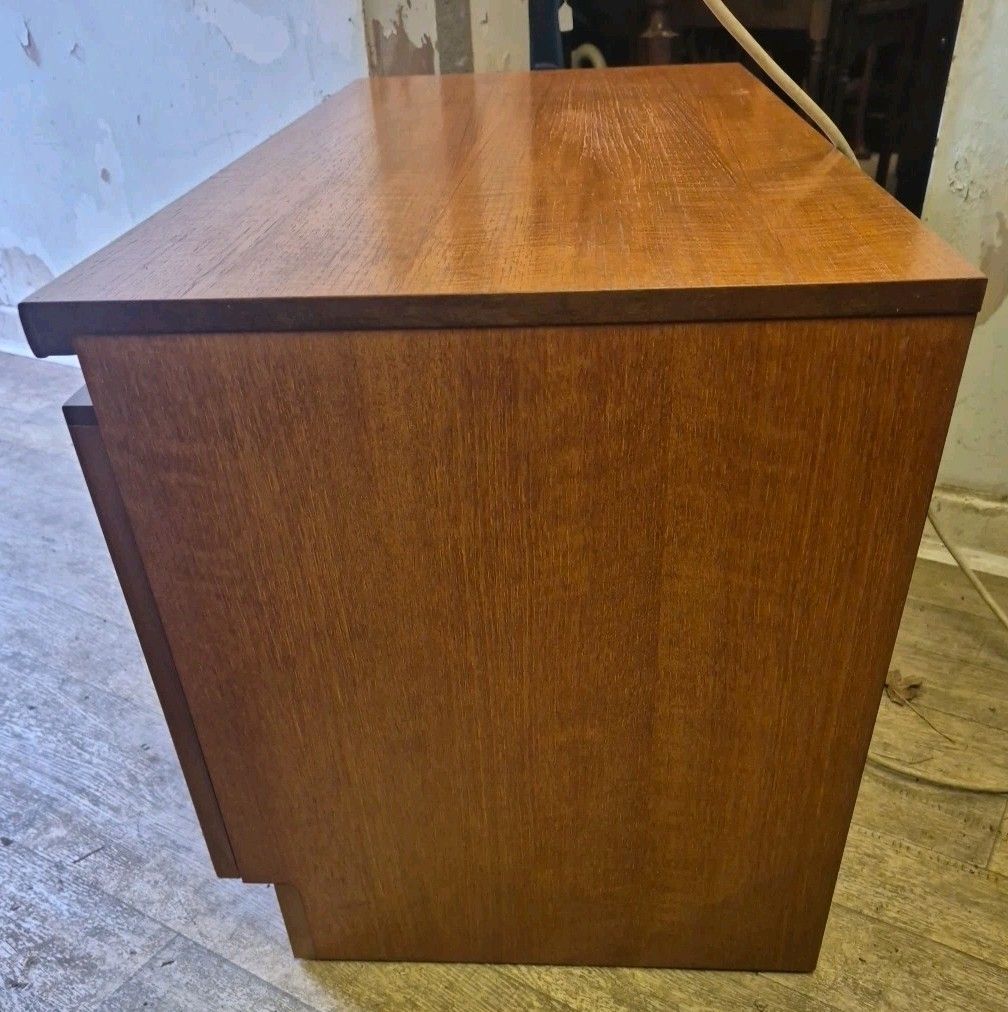 photo vintage Retro/Mi Century Teak Tv Hi Fi Cabinet By Parker Knoll Nathan (Squares)furniture