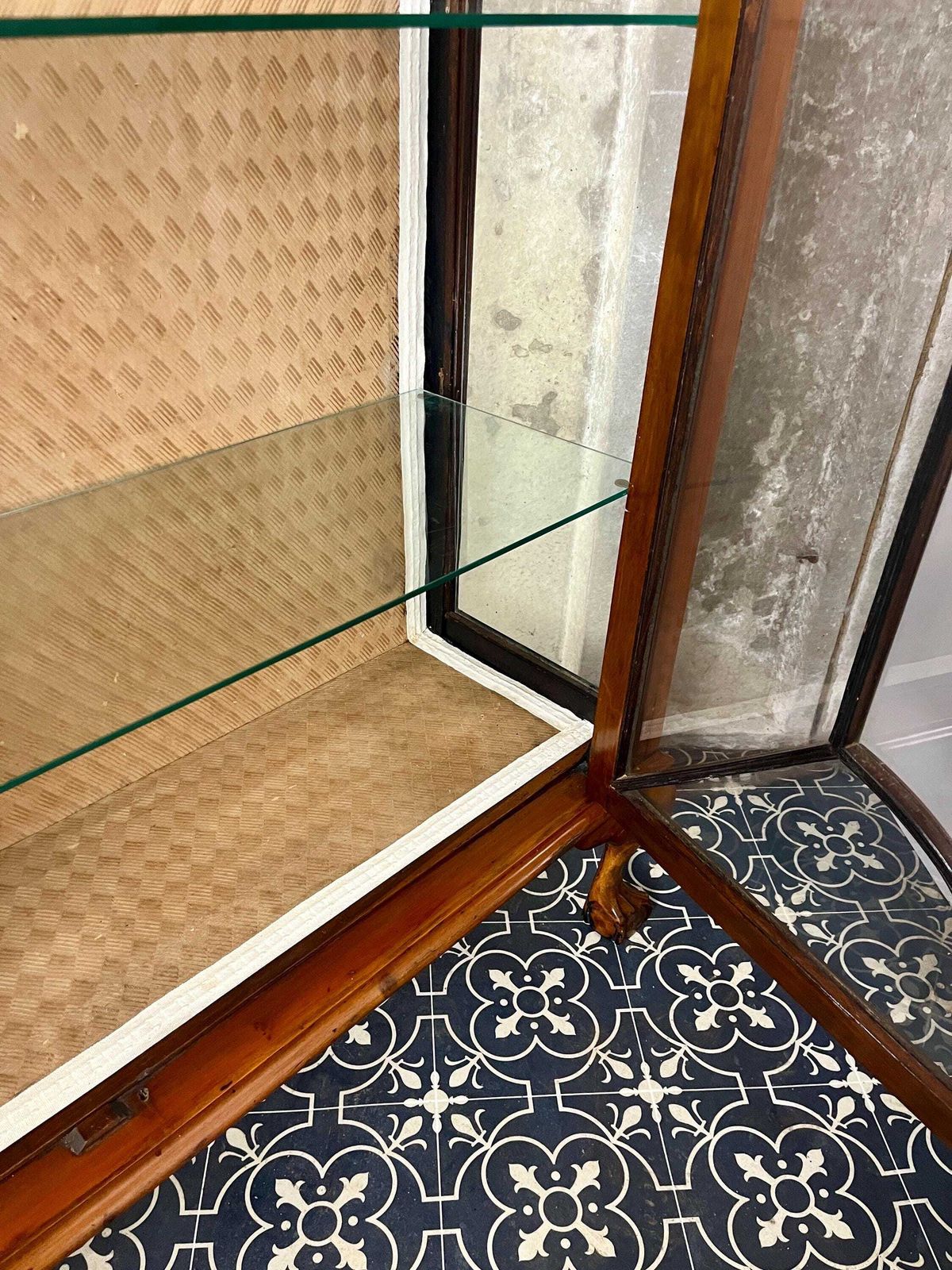 photo vintage 1930’s Walnut Mahogany Antique Art Deco Cocktail Display Cabinet