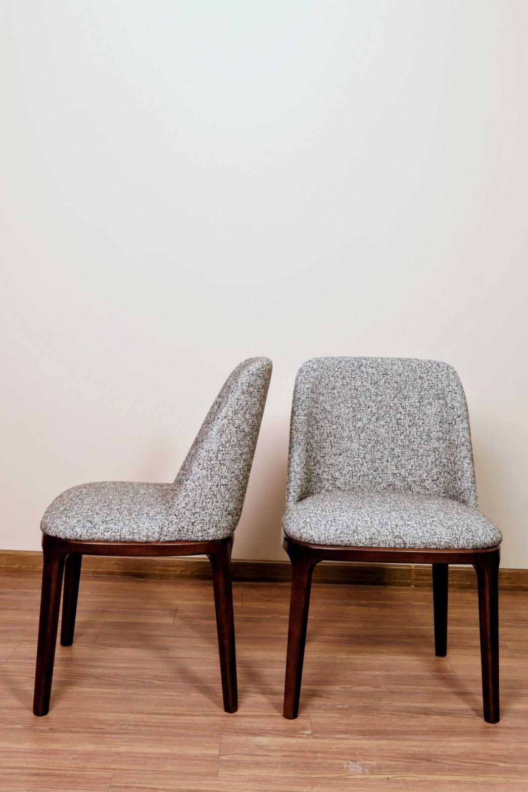Set Van 6 Moderne Beklede Eetkamerstoelen photo Meubels