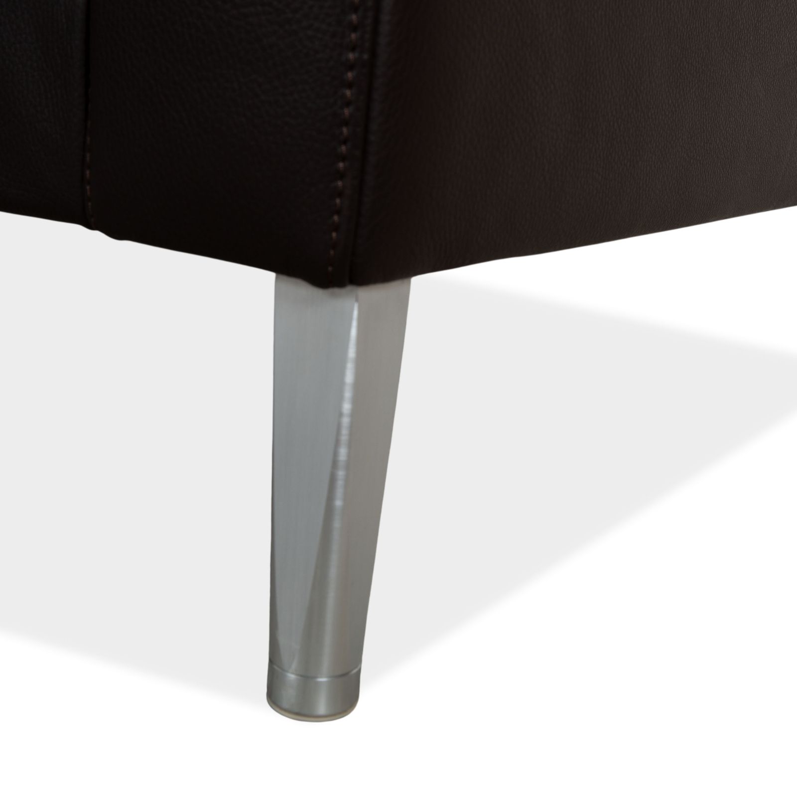 Fauteuil FSM en cuir marron foncé photo vinterior