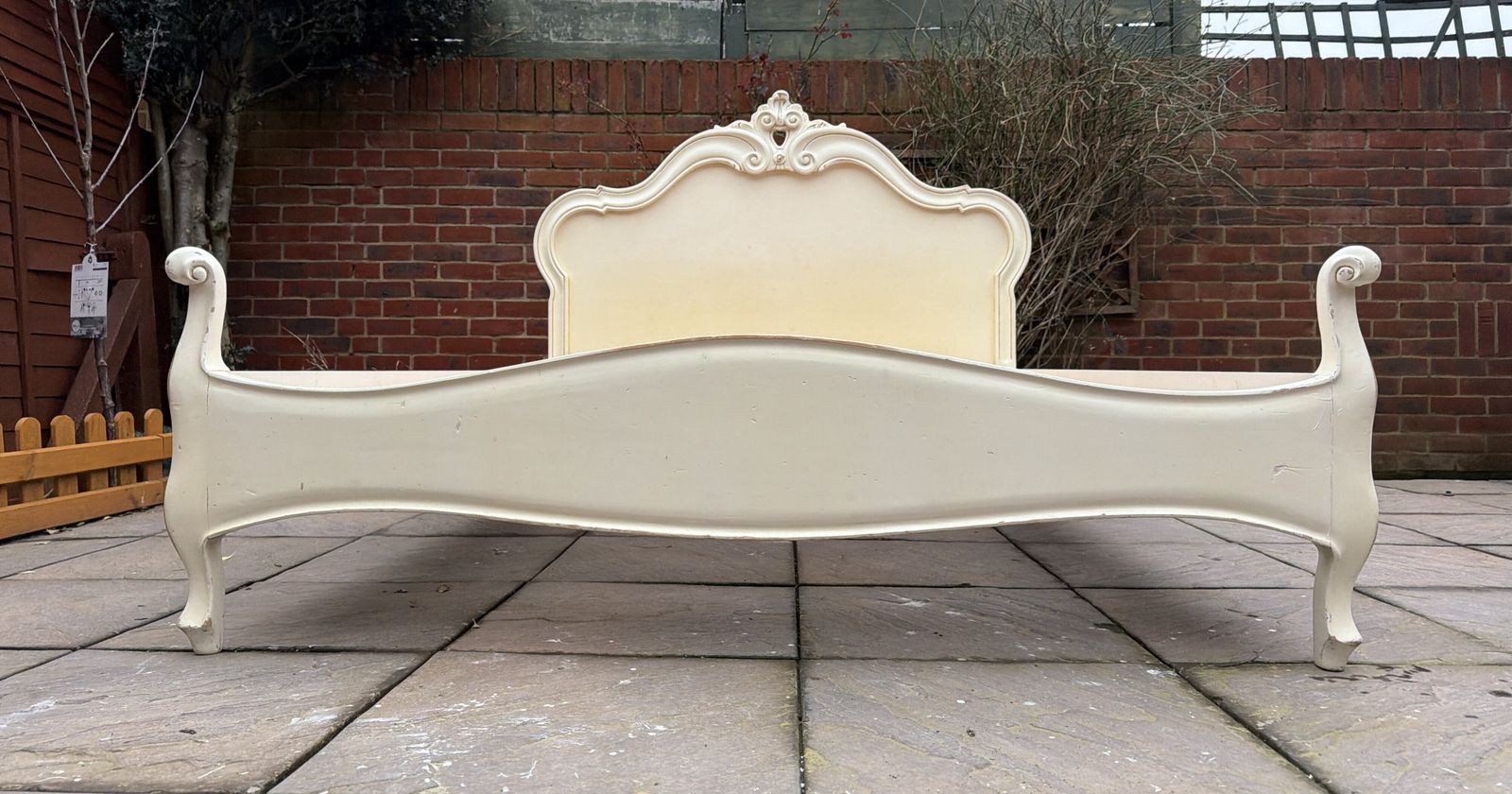 Gorgeous French Antique Leaf Style Double Bed Frame – Great Condition photo vinterior