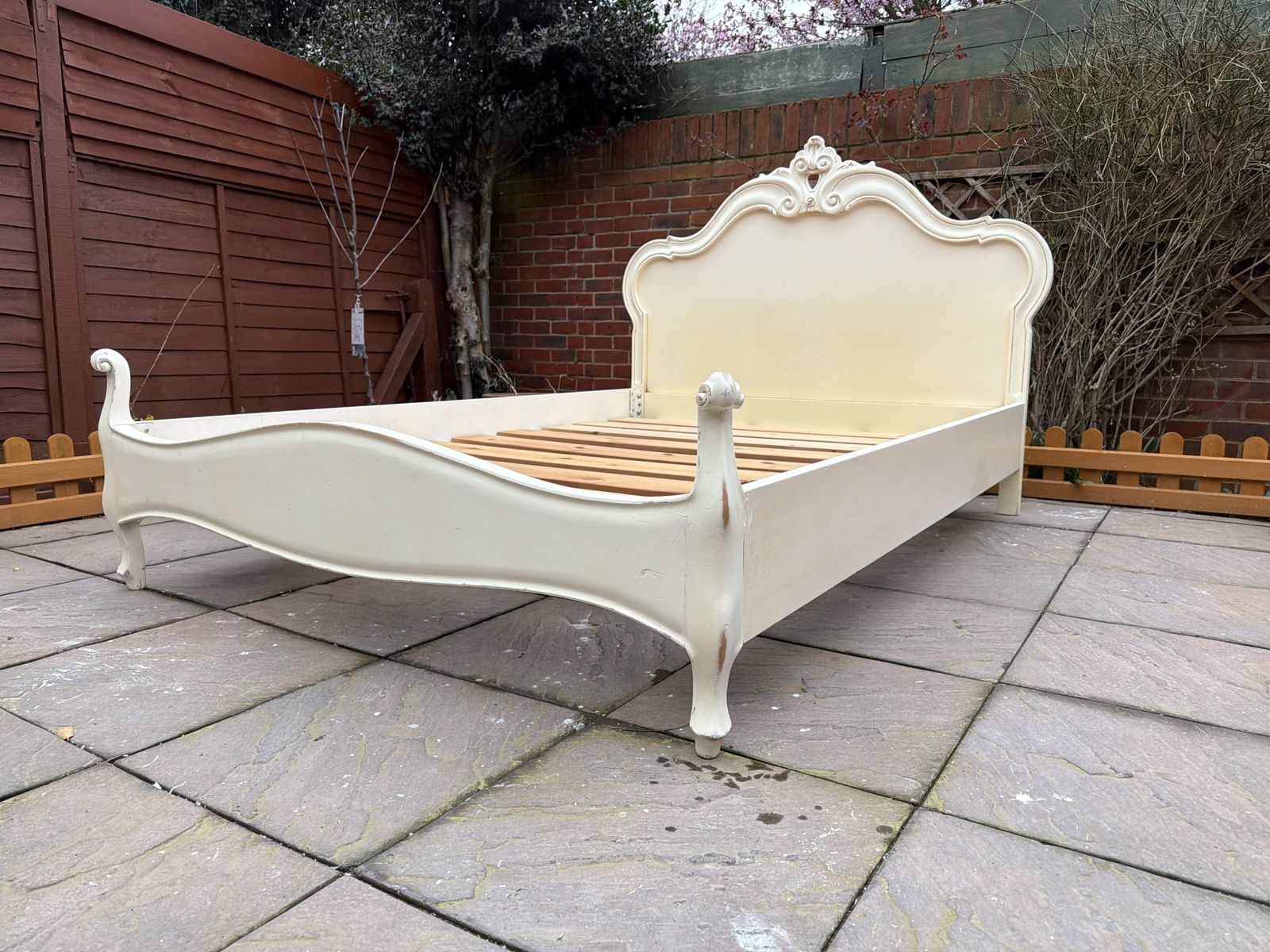 photo vinterior Gorgeous French Antique Leaf Style Double Bed Frame – Great Condition