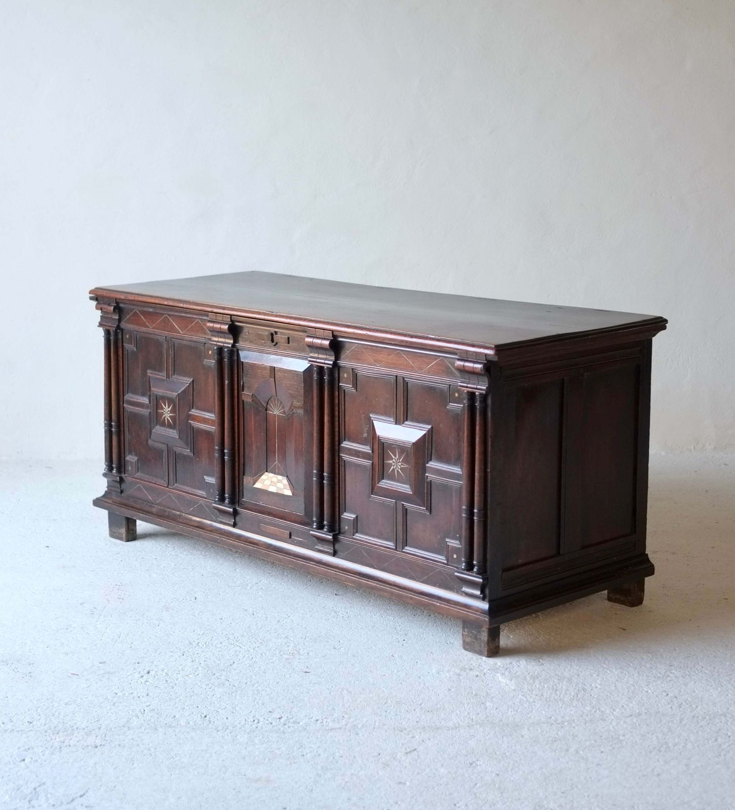 photo furniture Charles II Anglo Dutch Coffer, 1600s