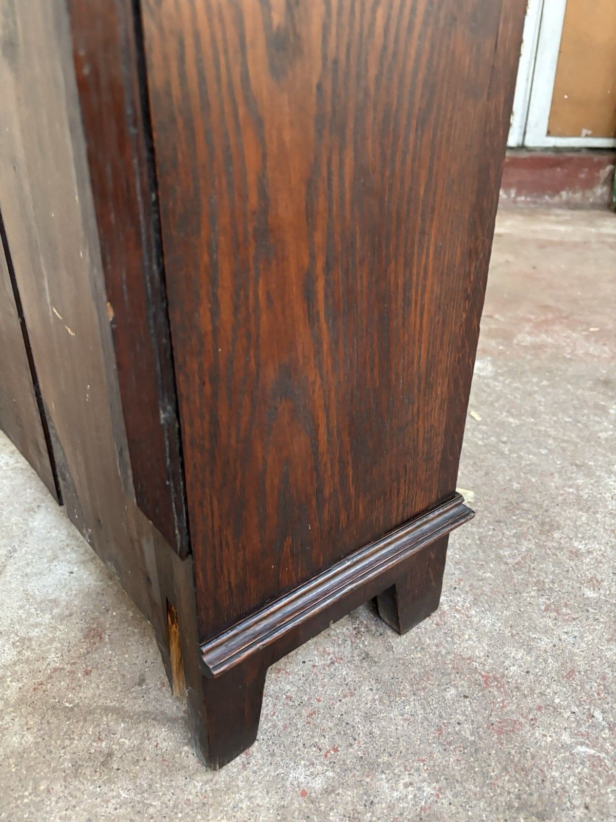 An Attractive & Nicely Carved Oak Bookcase With Adjustable Shelves. photo buy